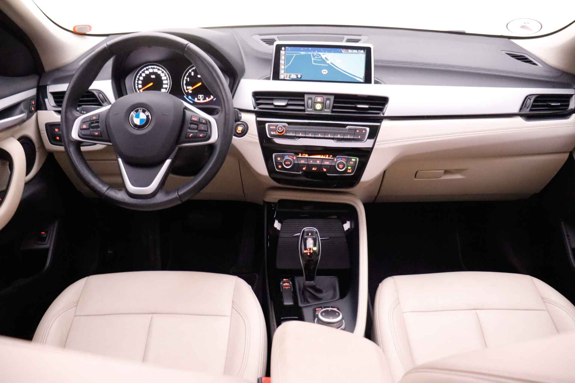 BMW X2 20iA ADVANTAGE EXECUTIVE PANO/CAMERA/MEMORY/KEYLESS/STUUR+STOELVERW./LEDER/FULL LED/NAVI/DAB+/LMV - 17/27