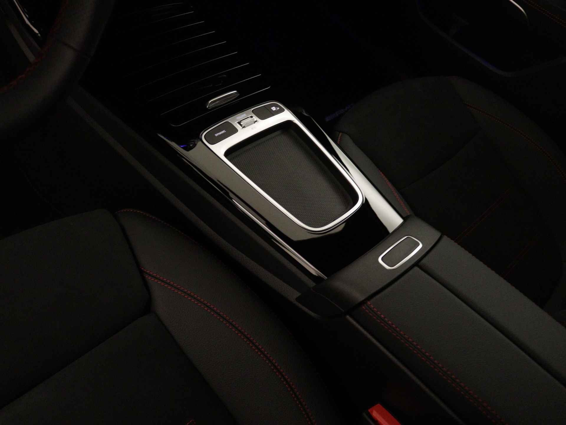 Mercedes-Benz A-Klasse 250 e AMG Line | Nightpakket | Premium Pack | Extra USB-poorten | KEYLESS GO | Dodehoekassistent | Sfeerverlichting | Verwarmde stoelen vooraan | Parkeerpakket met achteruitrijcamera | - 26/39