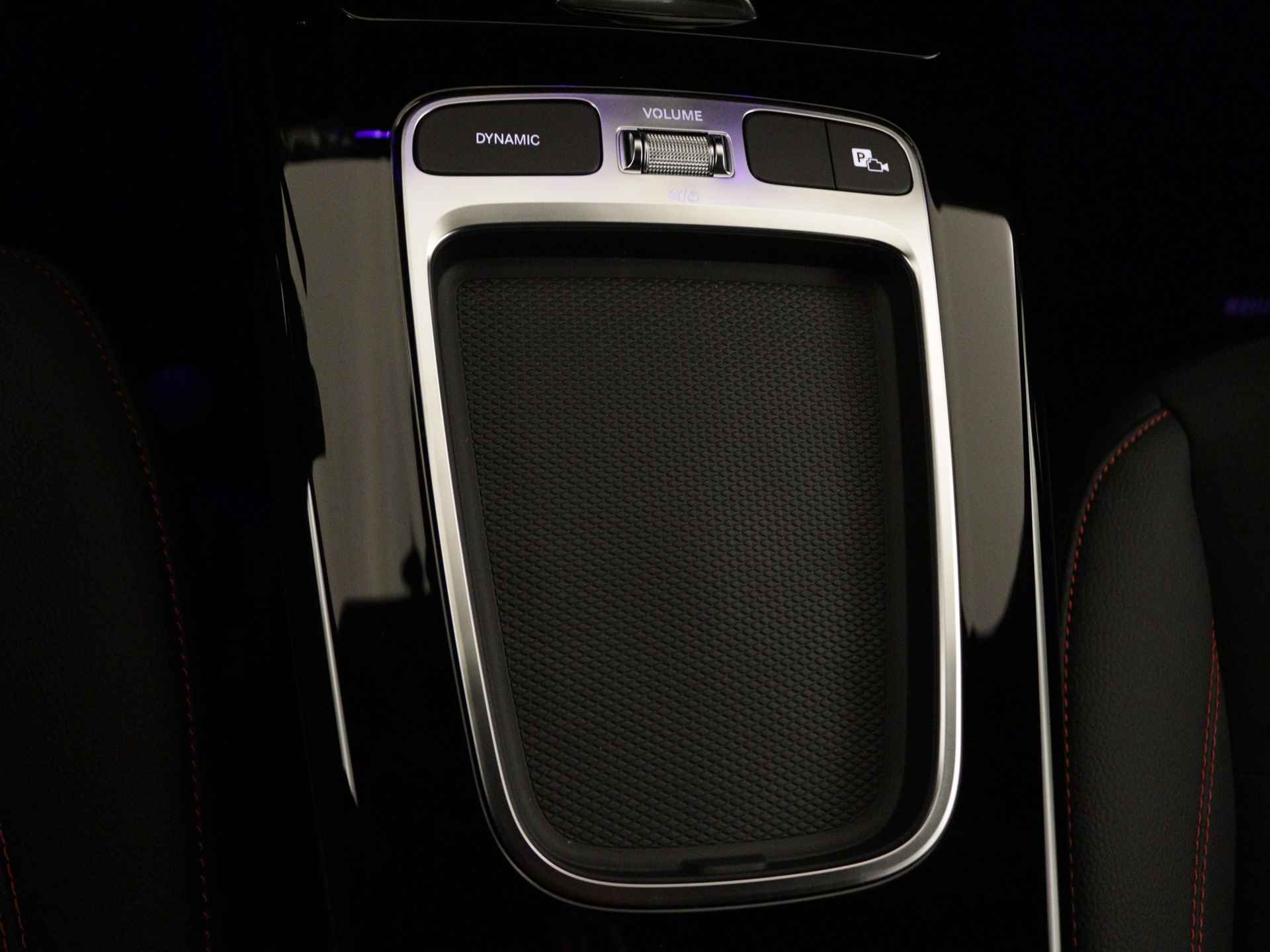 Mercedes-Benz A-Klasse 250 e AMG Line | Nightpakket | Premium Pack | Extra USB-poorten | KEYLESS GO | Dodehoekassistent | Sfeerverlichting | Verwarmde stoelen vooraan | Parkeerpakket met achteruitrijcamera | - 29/39