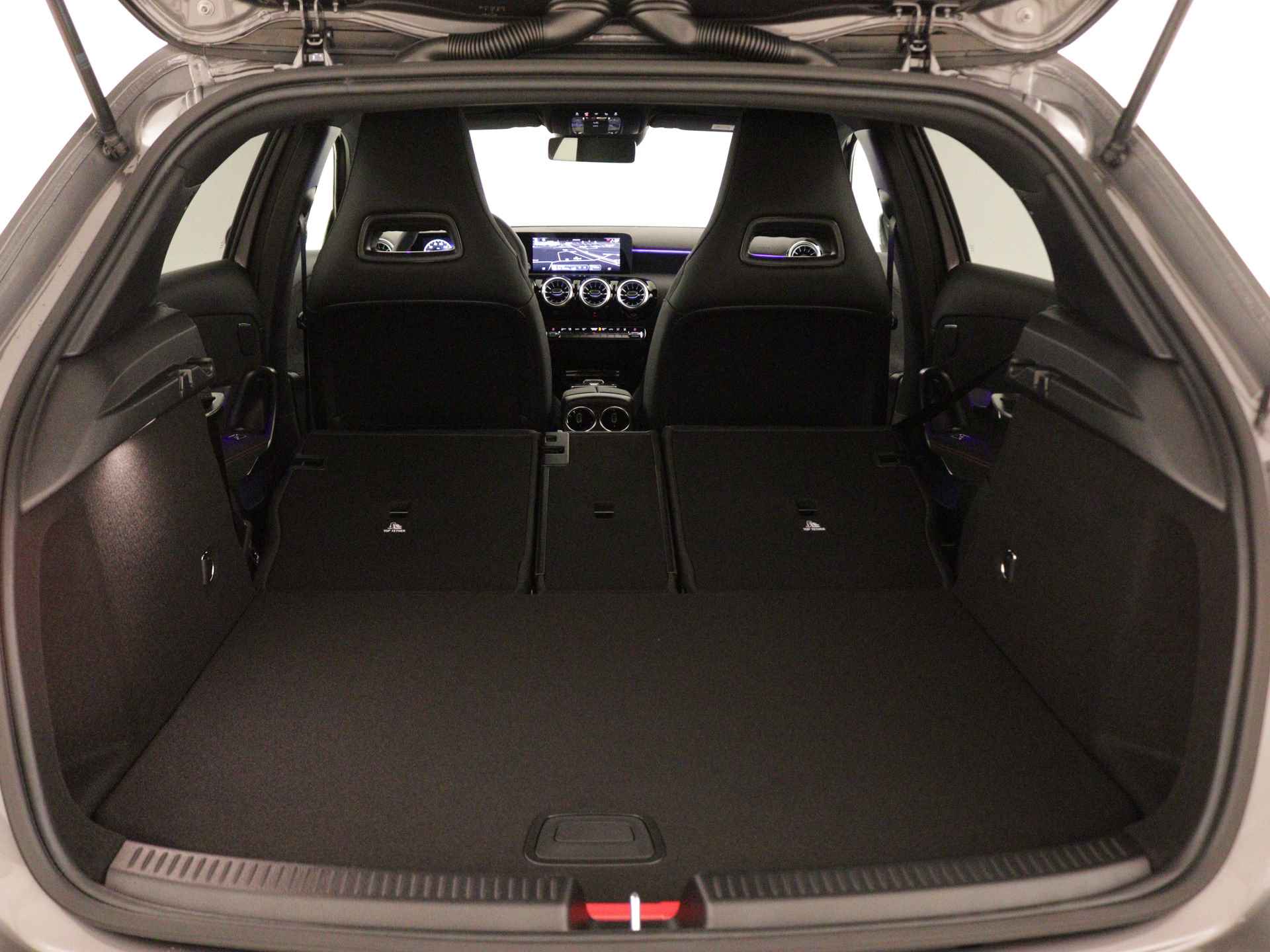 Mercedes-Benz A-Klasse 250 e AMG Line | Nightpakket | Premium Pack | Extra USB-poorten | KEYLESS GO | Dodehoekassistent | Sfeerverlichting | Verwarmde stoelen vooraan | Parkeerpakket met achteruitrijcamera | - 35/39
