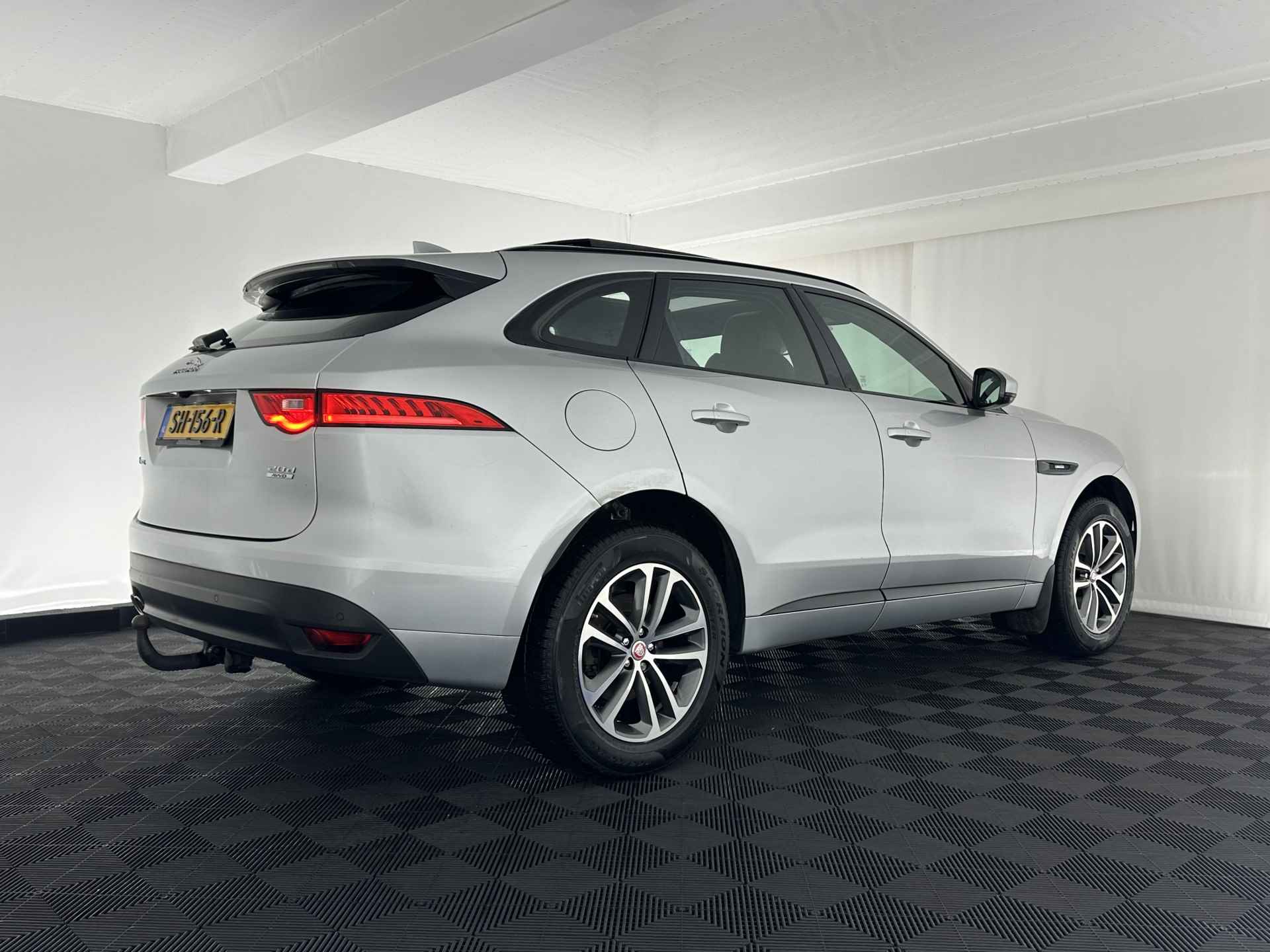 Jaguar F-Pace 2.0 Portfolio AWD 20d [ ! MOTOR-DEFECT ! ] Aut. *PANO | WINDSOR-VOLLEDER | BI-XENON | MERIDIAN-SOUND | VIRTUAL-COCKPIT | NAVI-FULLMAP | CAMERA | ECC | PDC | CRUISE |  SPORT-SEATS | 19"ALU* - 6/33