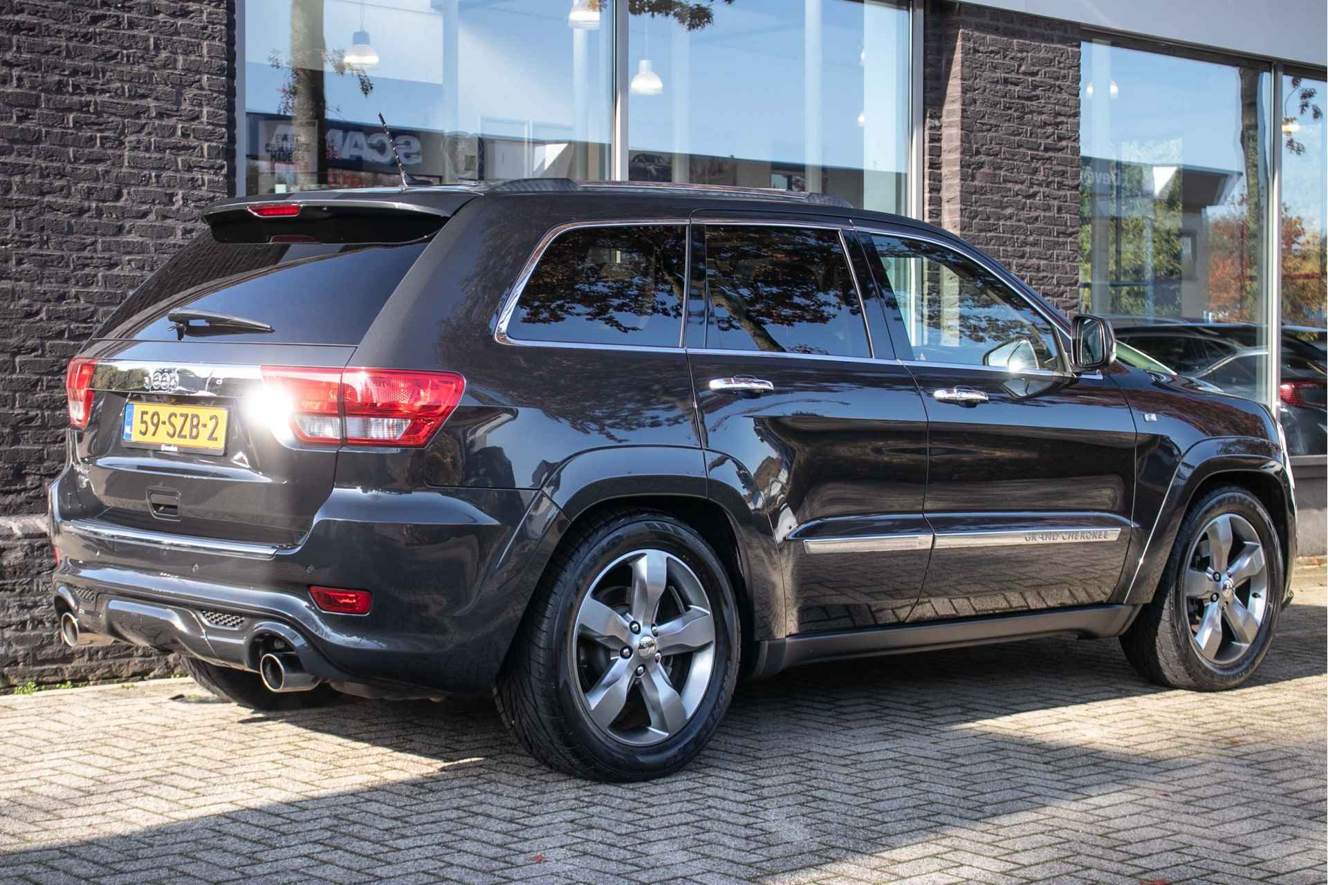 Jeep Grand Cherokee 3.6L V6 Overland SRT-uitgevoerd - All-in rijklrprs | Volledig uitgerust | Orig. NL | Trekhaak - 3/48