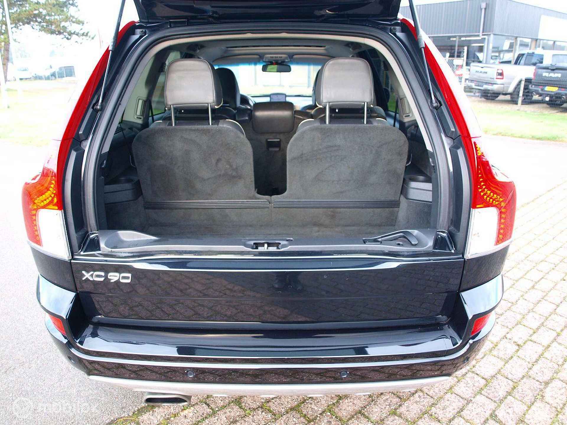 Volvo XC90 7P 2.4 D5 Aut6 200pk Summum S.Dak Leer Xenon Elec.stoelen - 37/38