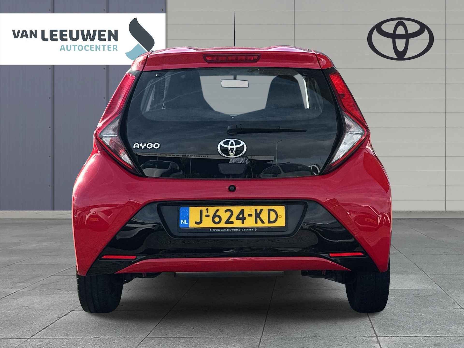 Toyota Aygo 1.0 VVT-i x-play - 6/17