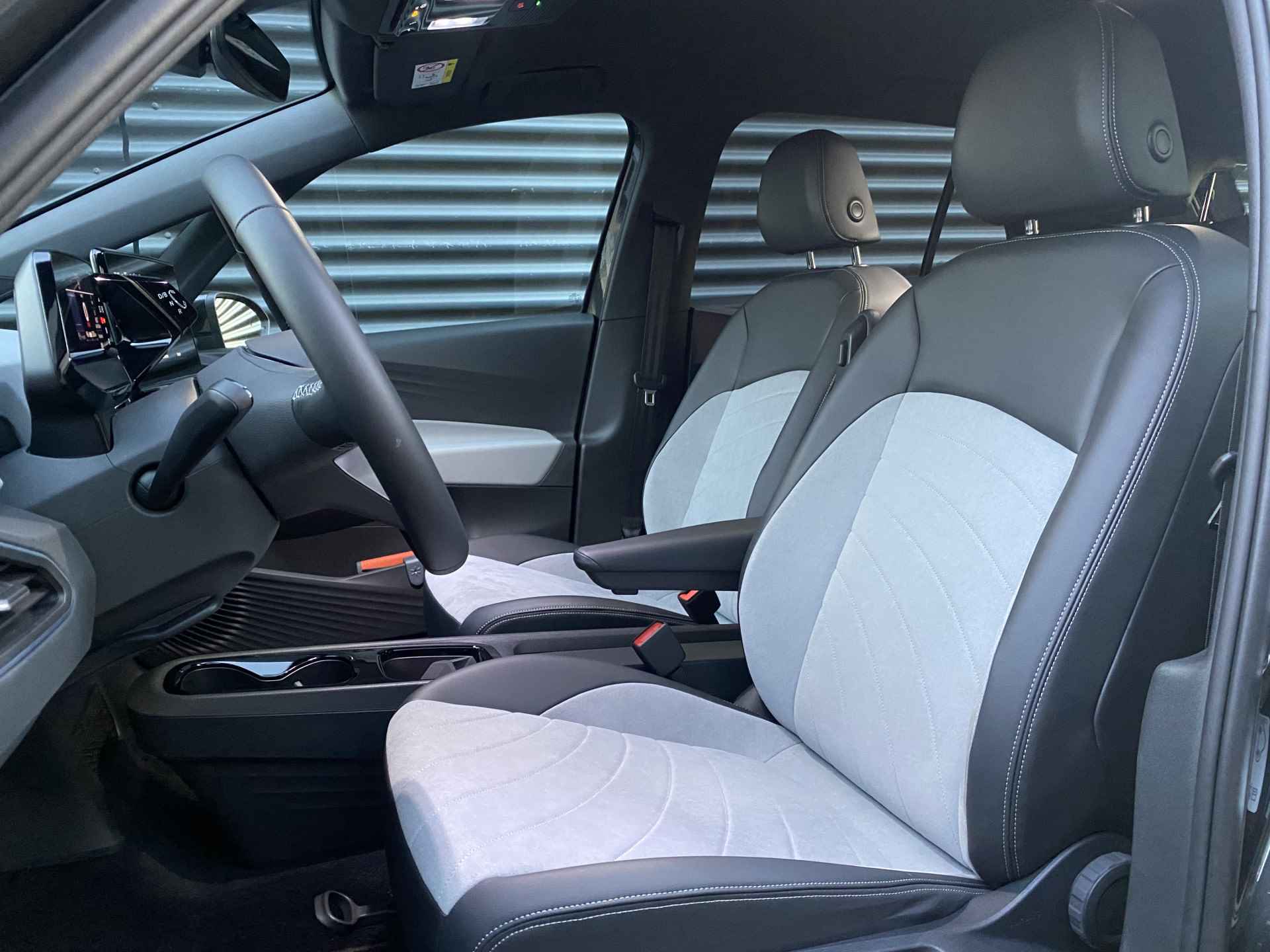 Volkswagen ID.3 Pro Edition Advantage 58 kWh Achteruitrijcamera | Keyless access | Parkeer sensoren Voor + Achter | Voorstoelen verwarmbaar | - 6/31