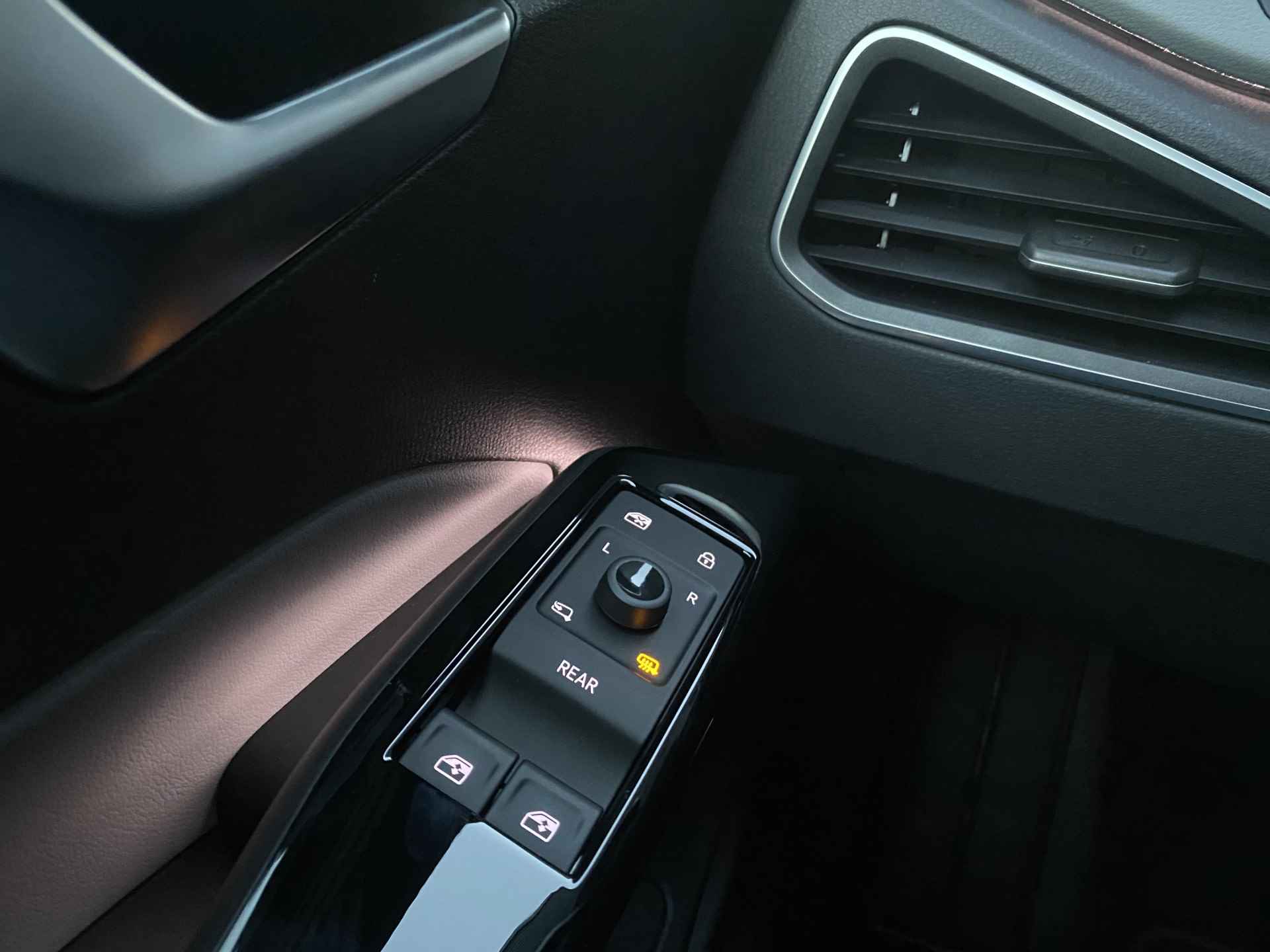 Volkswagen ID.3 Pro Edition Advantage 58 kWh Achteruitrijcamera | Keyless access | Parkeer sensoren Voor + Achter | Voorstoelen verwarmbaar | - 15/31