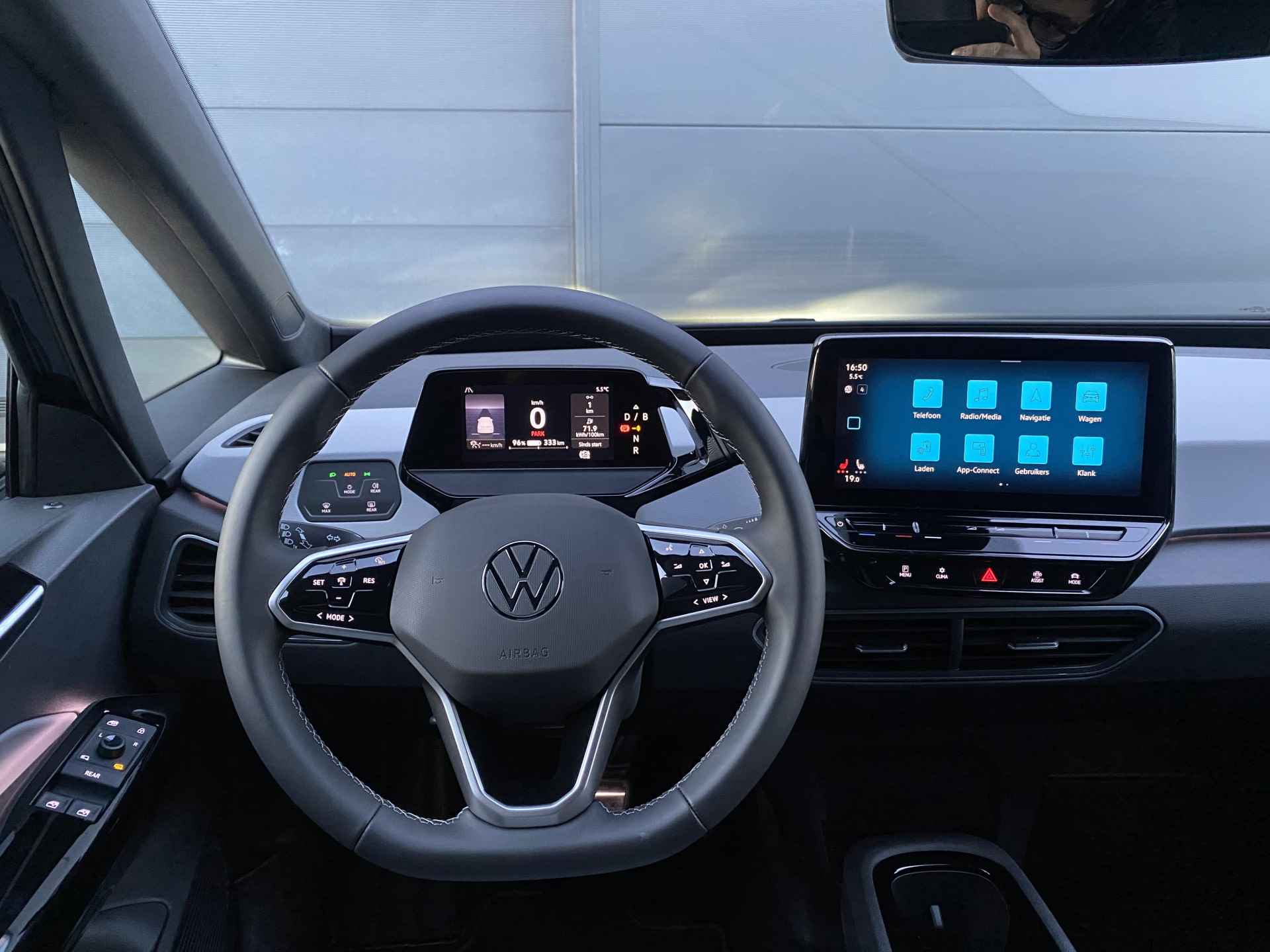 Volkswagen ID.3 Pro Edition Advantage 58 kWh Achteruitrijcamera | Keyless access | Parkeer sensoren Voor + Achter | Voorstoelen verwarmbaar | - 18/31