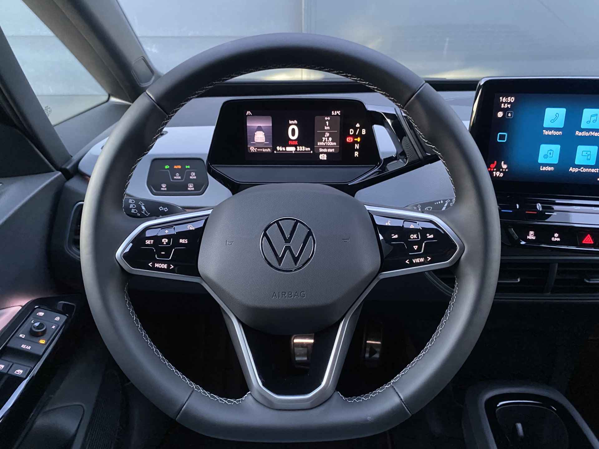 Volkswagen ID.3 Pro Edition Advantage 58 kWh Achteruitrijcamera | Keyless access | Parkeer sensoren Voor + Achter | Voorstoelen verwarmbaar | - 27/31