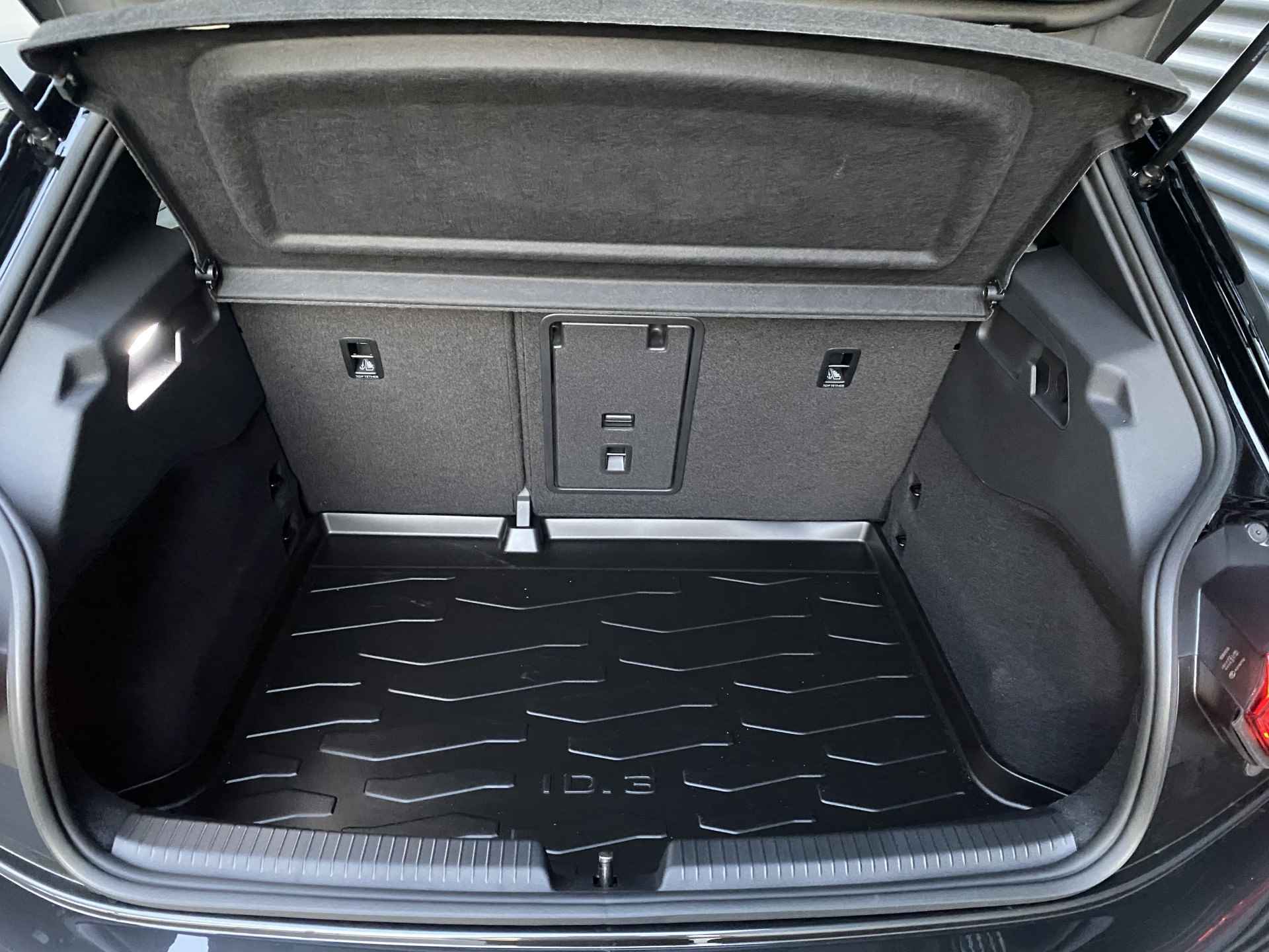 Volkswagen ID.3 Pro Edition Advantage 58 kWh Achteruitrijcamera | Keyless access | Parkeer sensoren Voor + Achter | Voorstoelen verwarmbaar | - 29/31