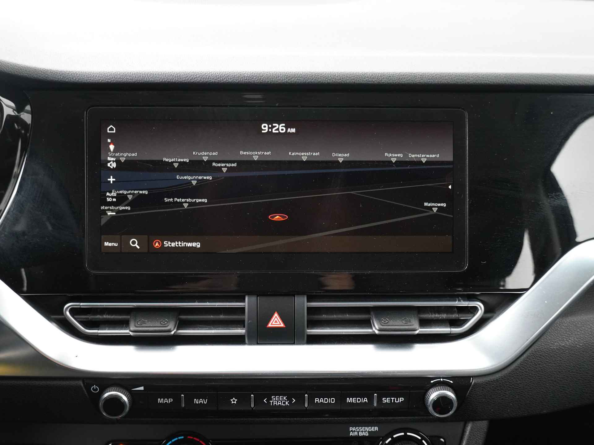 Kia e-Niro DynamicLine 64 kWh - Adaptief Control - Climate Control - Navigatie - Apple/Android Carplay - Fabrieksgarantie Tot 2029 - 28/49