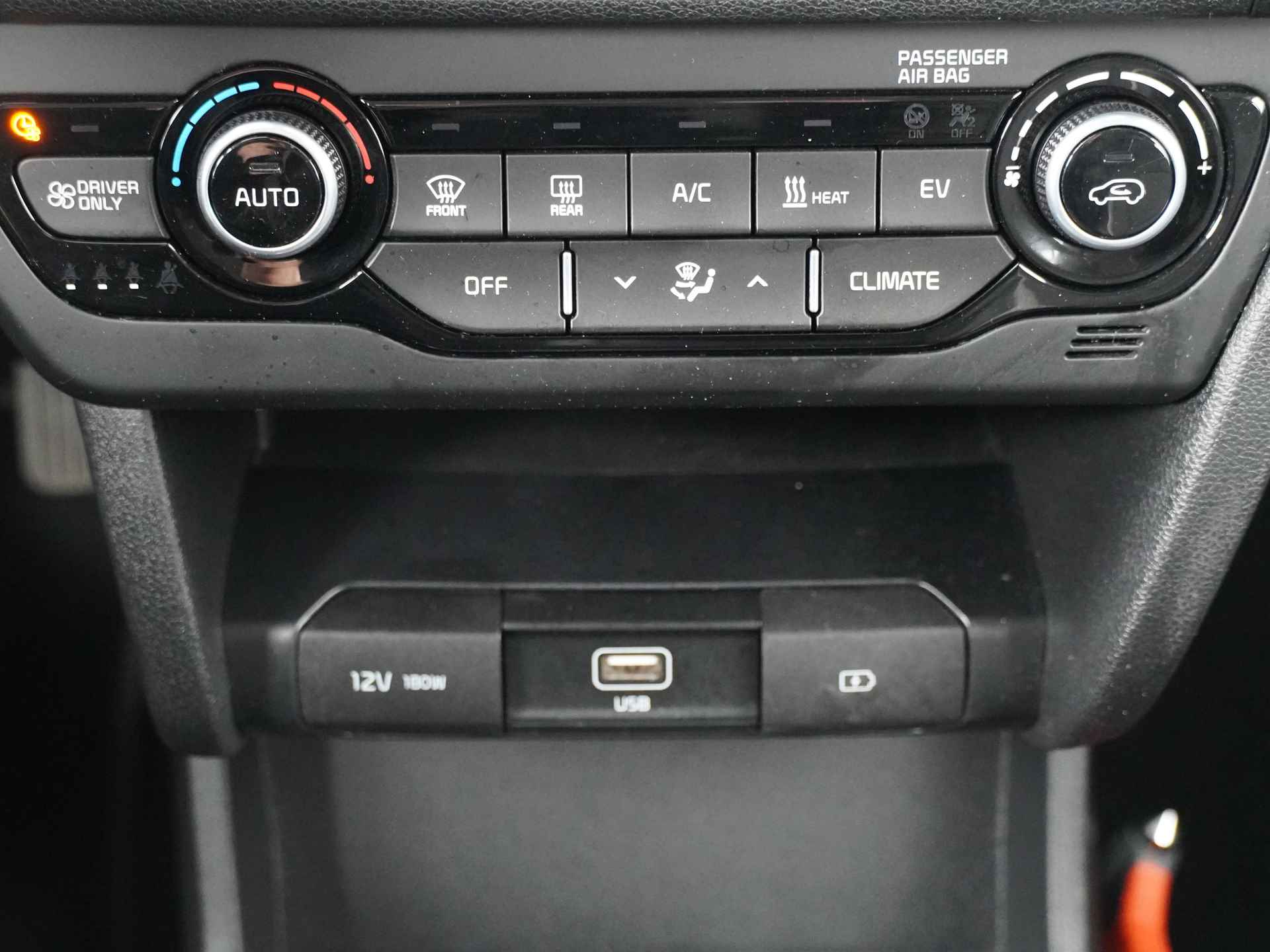 Kia e-Niro DynamicLine 64 kWh - Adaptief Control - Climate Control - Navigatie - Apple/Android Carplay - Fabrieksgarantie Tot 2029 - 30/49