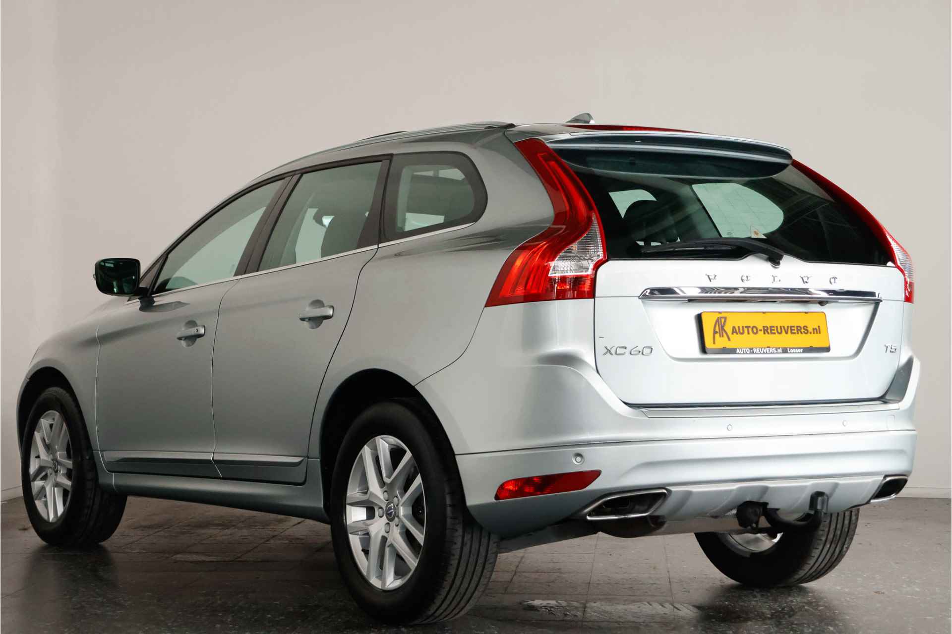 Volvo XC60 2.0 T5 FWD Polar+ / Pano / Leder / Standkachel / BiXenon / Trekhaak - 5/26