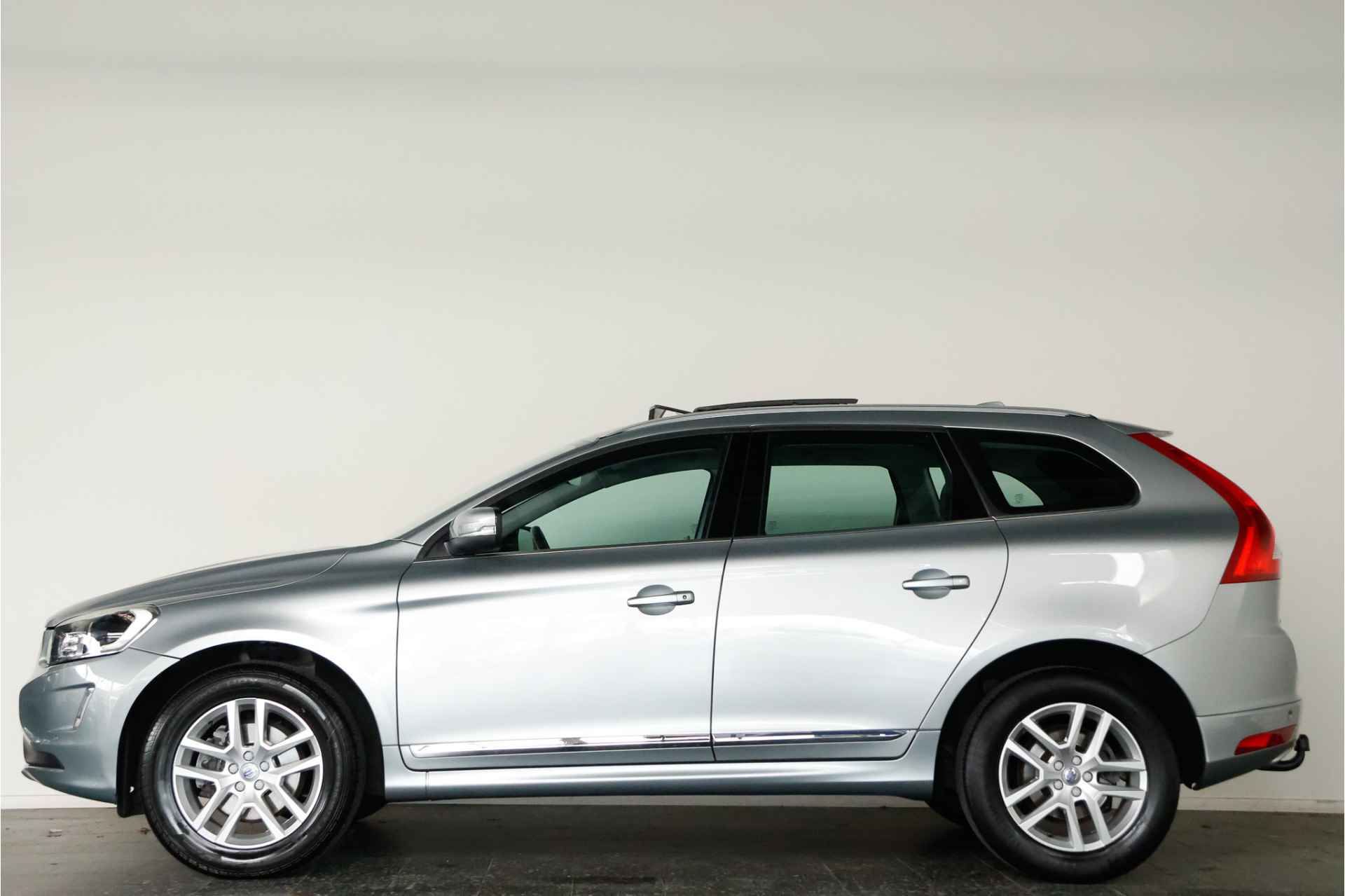 Volvo XC60 2.0 T5 FWD Polar+ / Pano / Leder / Standkachel / BiXenon / Trekhaak - 26/26