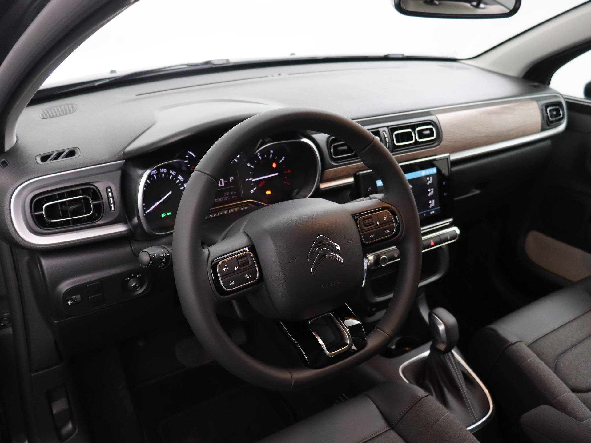 Citroën C3 110 PureTech Shine EAT6 | Rijklaar | Automaat | Achteruitrijcamera | Navigatie | 17"Lichtmetalen velgen | - 3/25