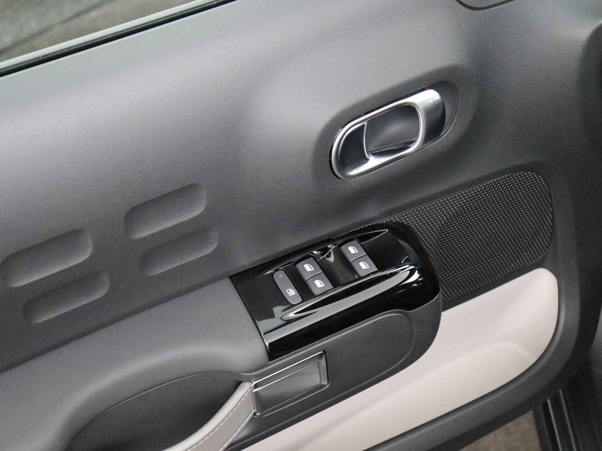Citroën C3 110 PureTech Shine EAT6 | Rijklaar | Automaat | Achteruitrijcamera | Navigatie | 17"Lichtmetalen velgen | - 23/25