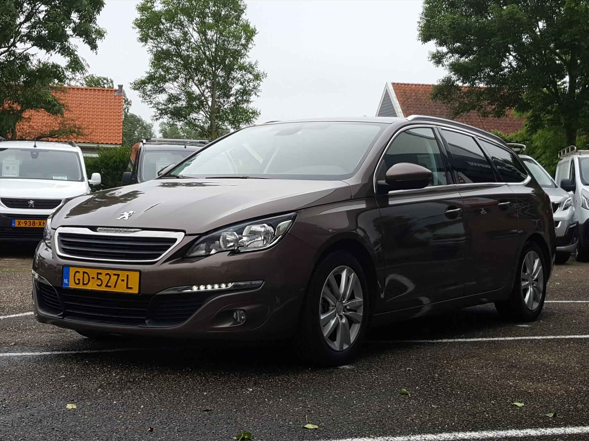 Peugeot 308 BLUE L. EXECUTIVE 1.2 PureTech-110pk Navigatie | TREKHAAK | Cruise & Climate control | Parkeersensoren | Panoramadak | BT | LMV - 9/48