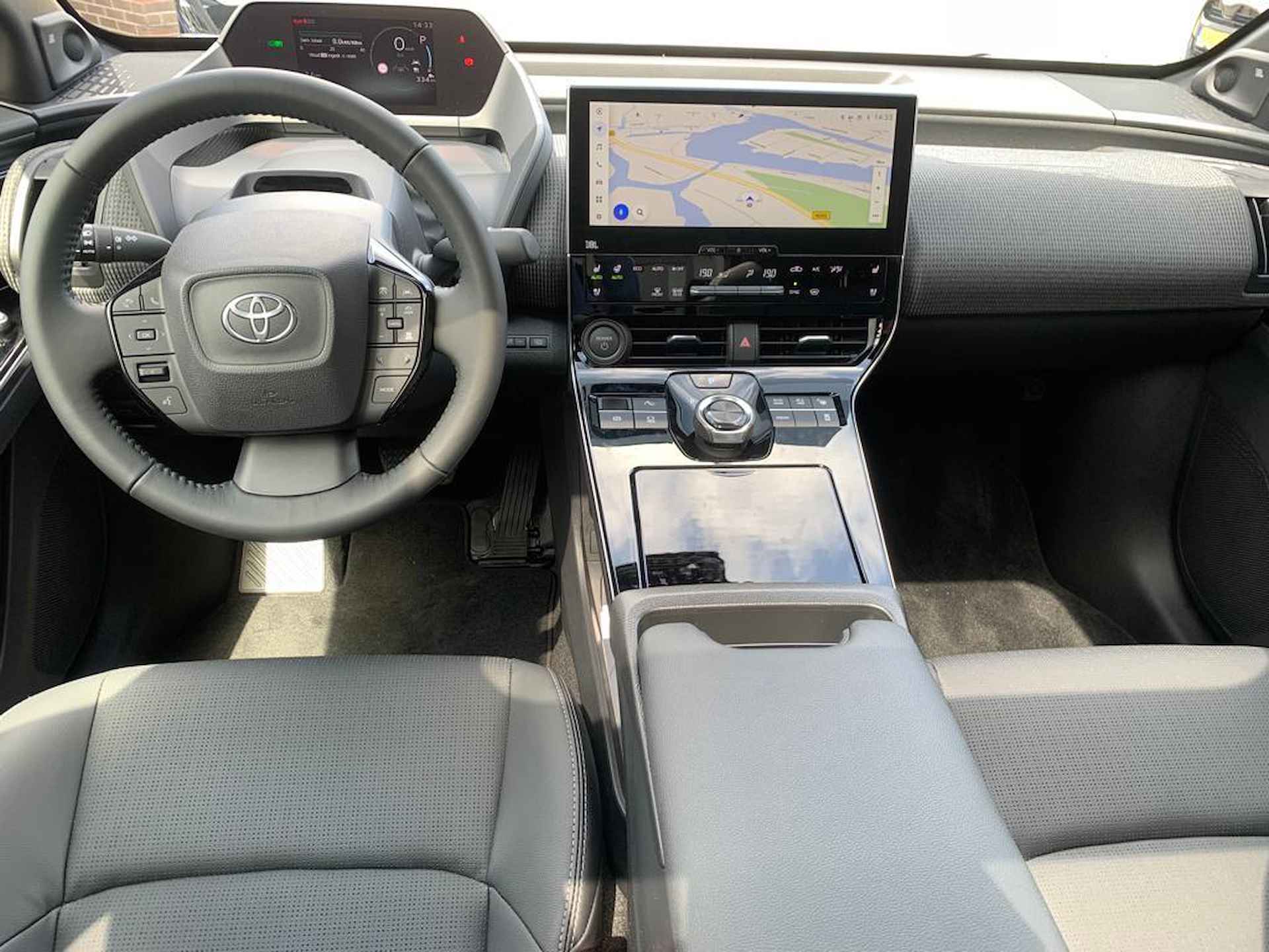 Toyota BZ4X 2WD 71,4kWh Premium Bi-Tone + Panoramisch dak *demo* - 7/27