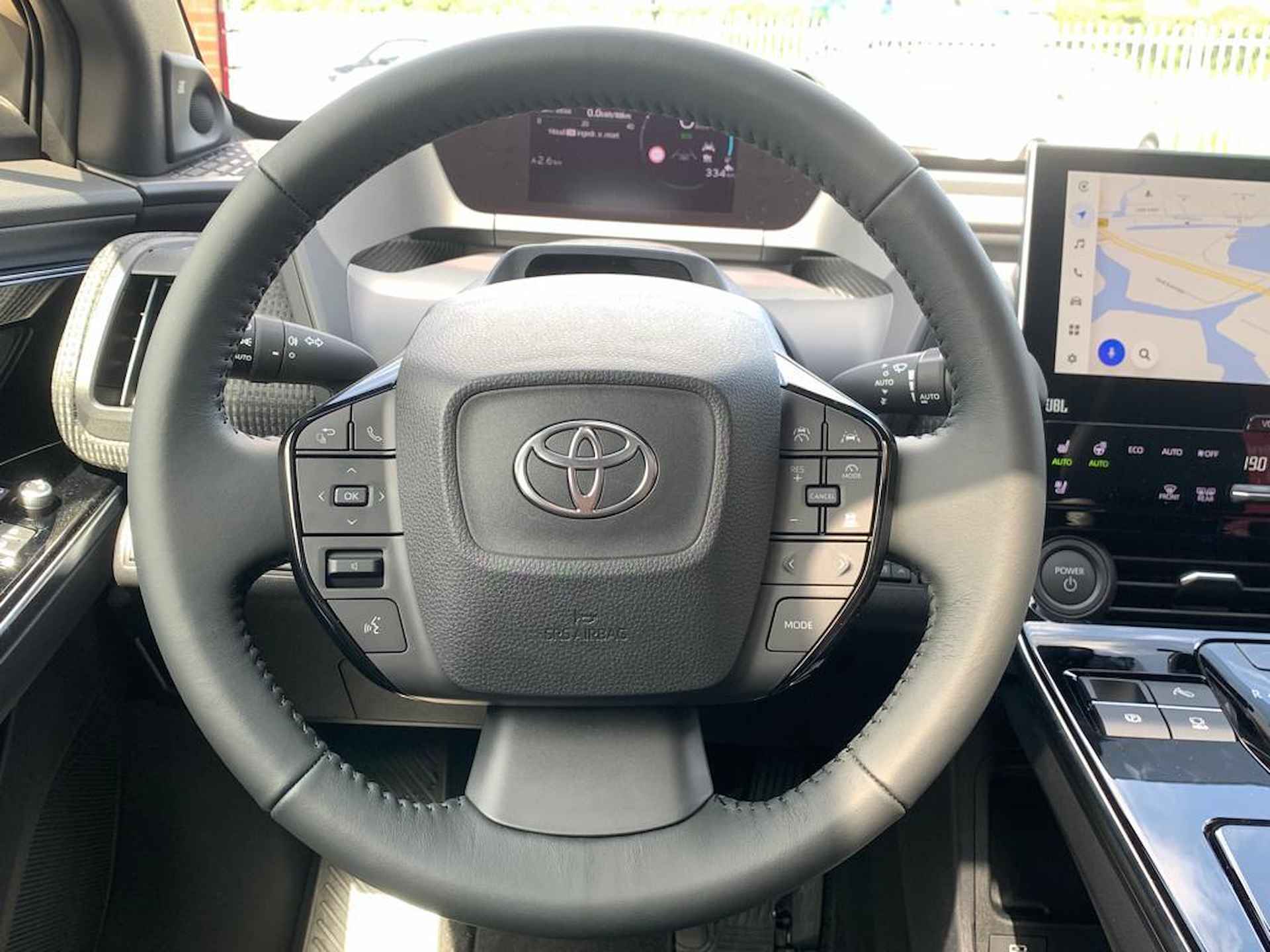 Toyota BZ4X 2WD 71,4kWh Premium Bi-Tone + Panoramisch dak *demo* - 10/27