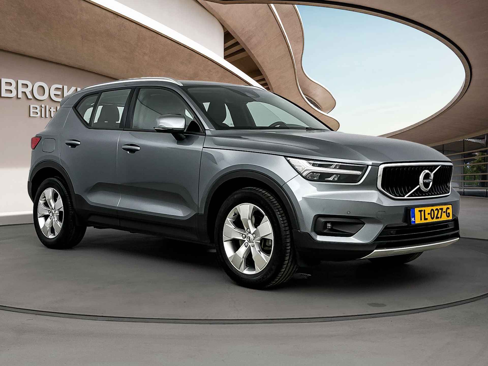 Volvo XC40 T4 MOMENTUM | Trekhaak | Camera + PDC | Elektrische achterklep | Navigatie | Stoelverwarm. + geheugen | - 3/28