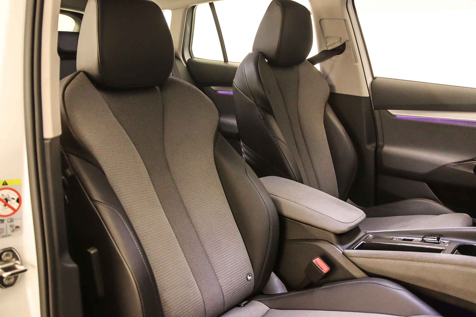 Škoda Enyaq iV 60 180pk Automaat Achteruitrijcamera, Cruise control, Airco, Navigatie, DAB, Parkeersensoren, LED verlichting, App connect - 41/42