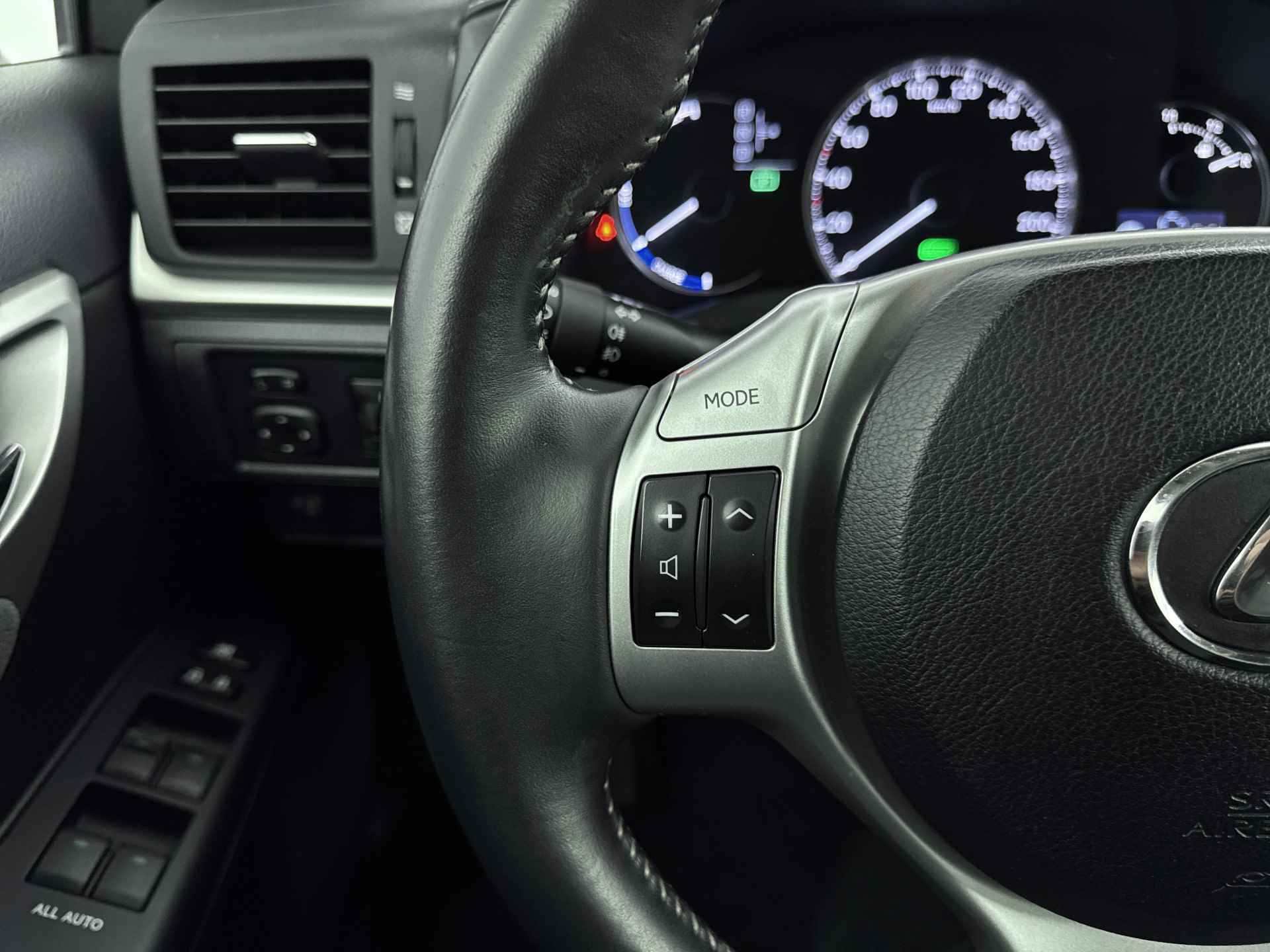 Lexus CT 200h Business Line | Navigatie | 17' Lichtmetalen Velgen | - 21/37