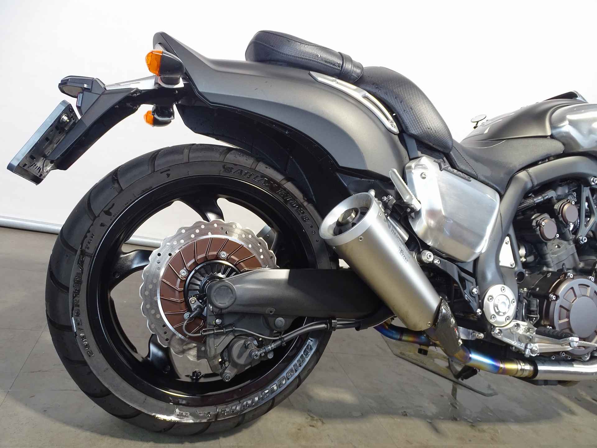 Yamaha V-MAX - 3/9