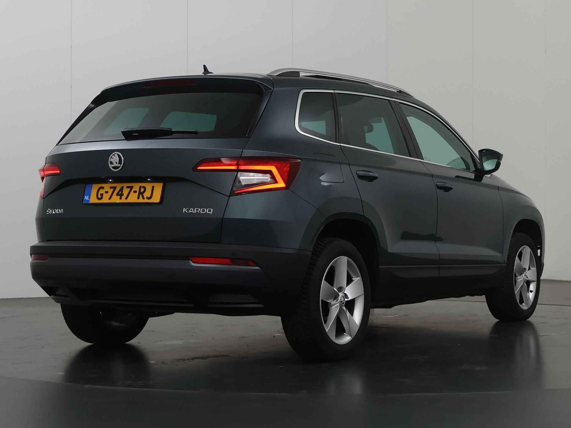 Skoda Karoq 1.0 TSI Ambition Business | Trekhaak | Panoramadak | Virtual Cockpit | Parkeercamera | Navigatie | Stoelverwarming | Climate Control | DAB | - 3/39