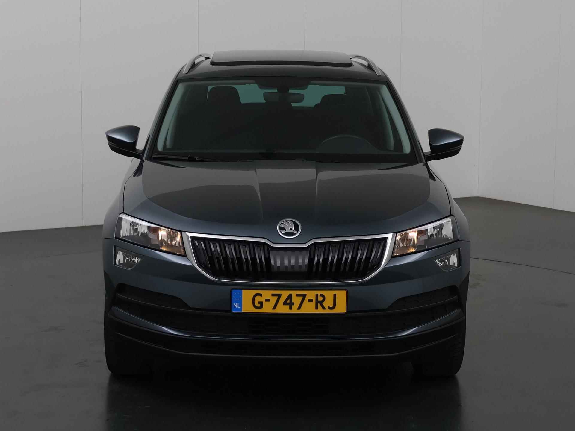 Skoda Karoq 1.0 TSI Ambition Business | Trekhaak | Panoramadak | Virtual Cockpit | Parkeercamera | Navigatie | Stoelverwarming | Climate Control | DAB | - 4/39