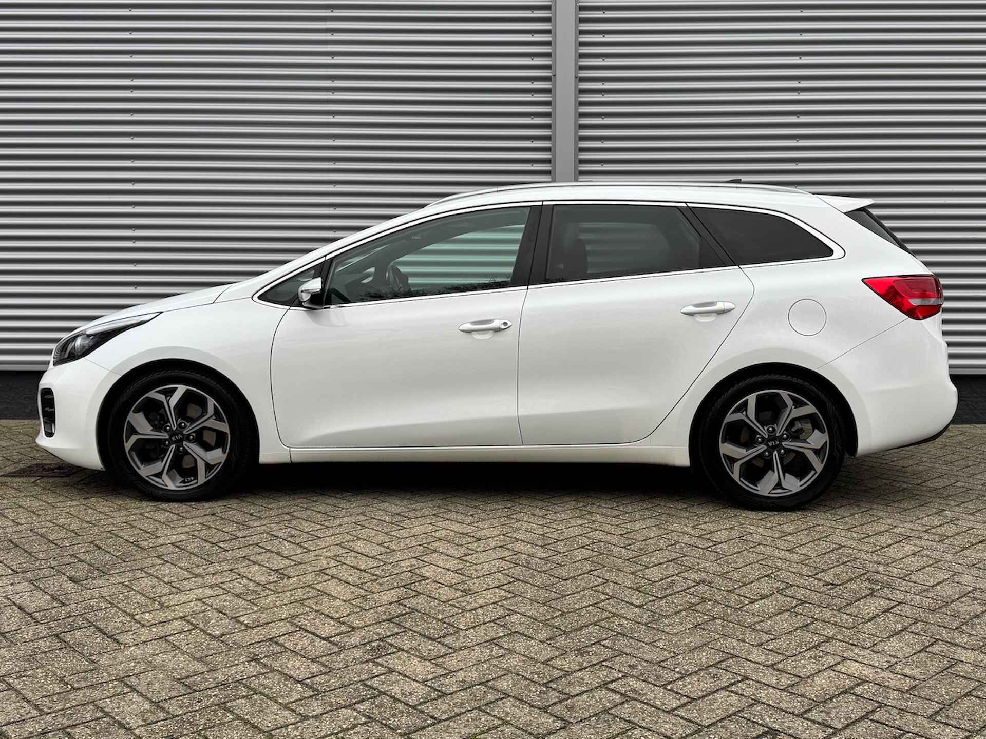 Kia Cee D 1.0 T-GDi 120PK GT-Line Edition | Schuif/Kanteldak | Stoel/Stuurwielverwarming | Navigatie | Climate Control | - 2/41