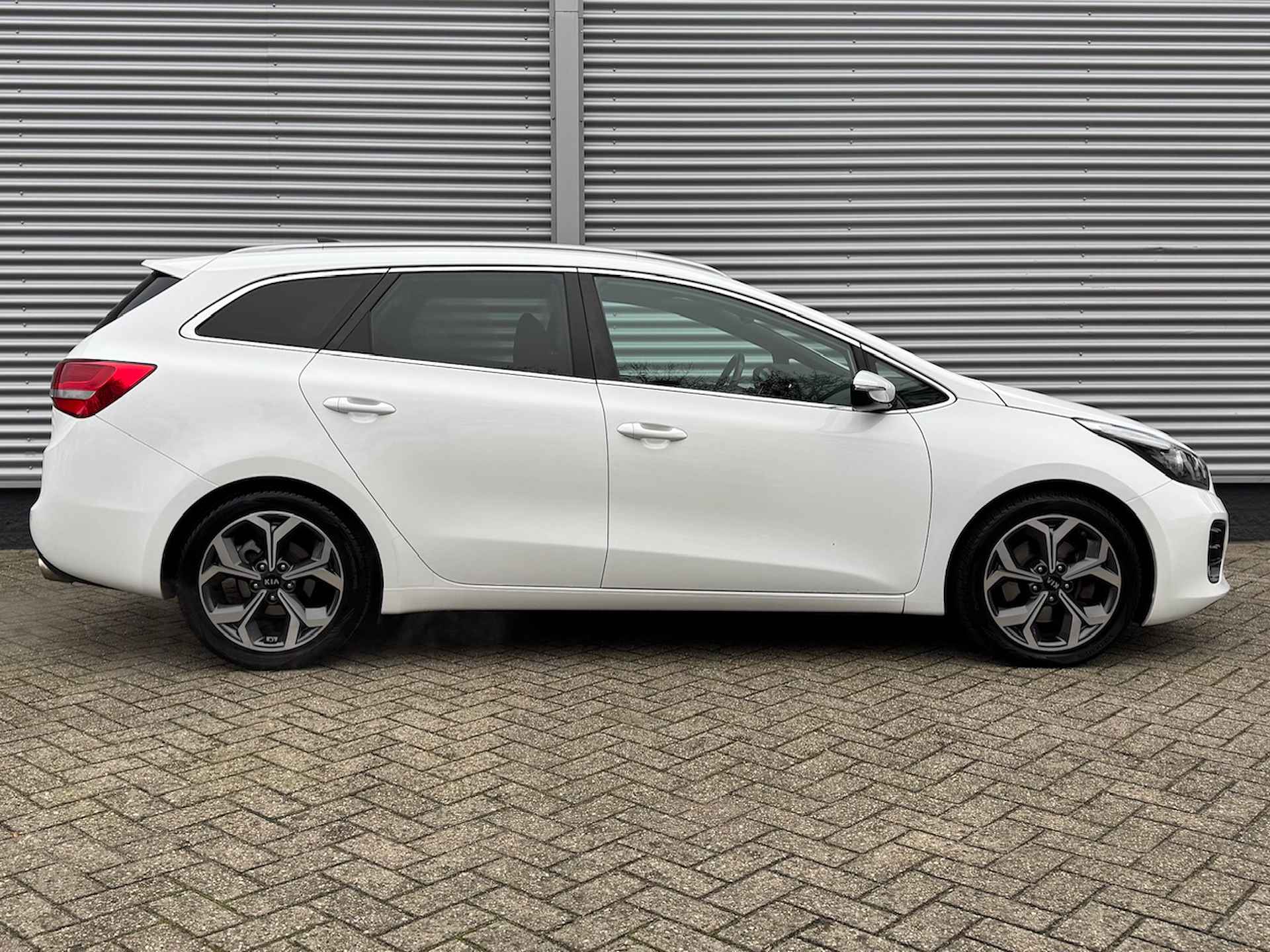 Kia Cee D 1.0 T-GDi 120PK GT-Line Edition | Schuif/Kanteldak | Stoel/Stuurwielverwarming | Navigatie | Climate Control | - 6/41