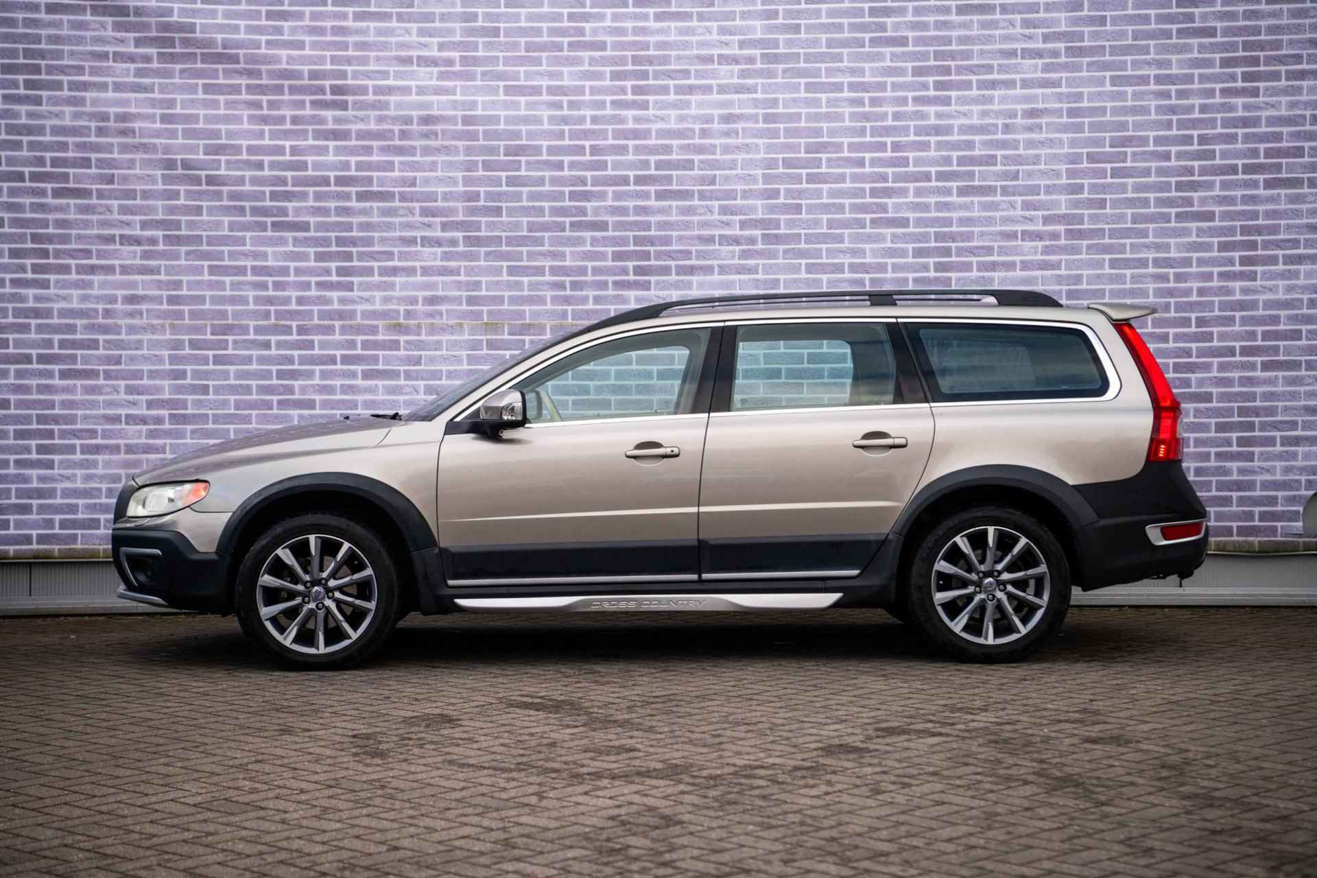 Volvo XC70 3.2 Summum | Trekhaak | Schuif/Kantel dak | Adaptive Cruise | BLIS | Parkeersensoren | Memory Seats | Leer | Stoelverwarming | - 6/34