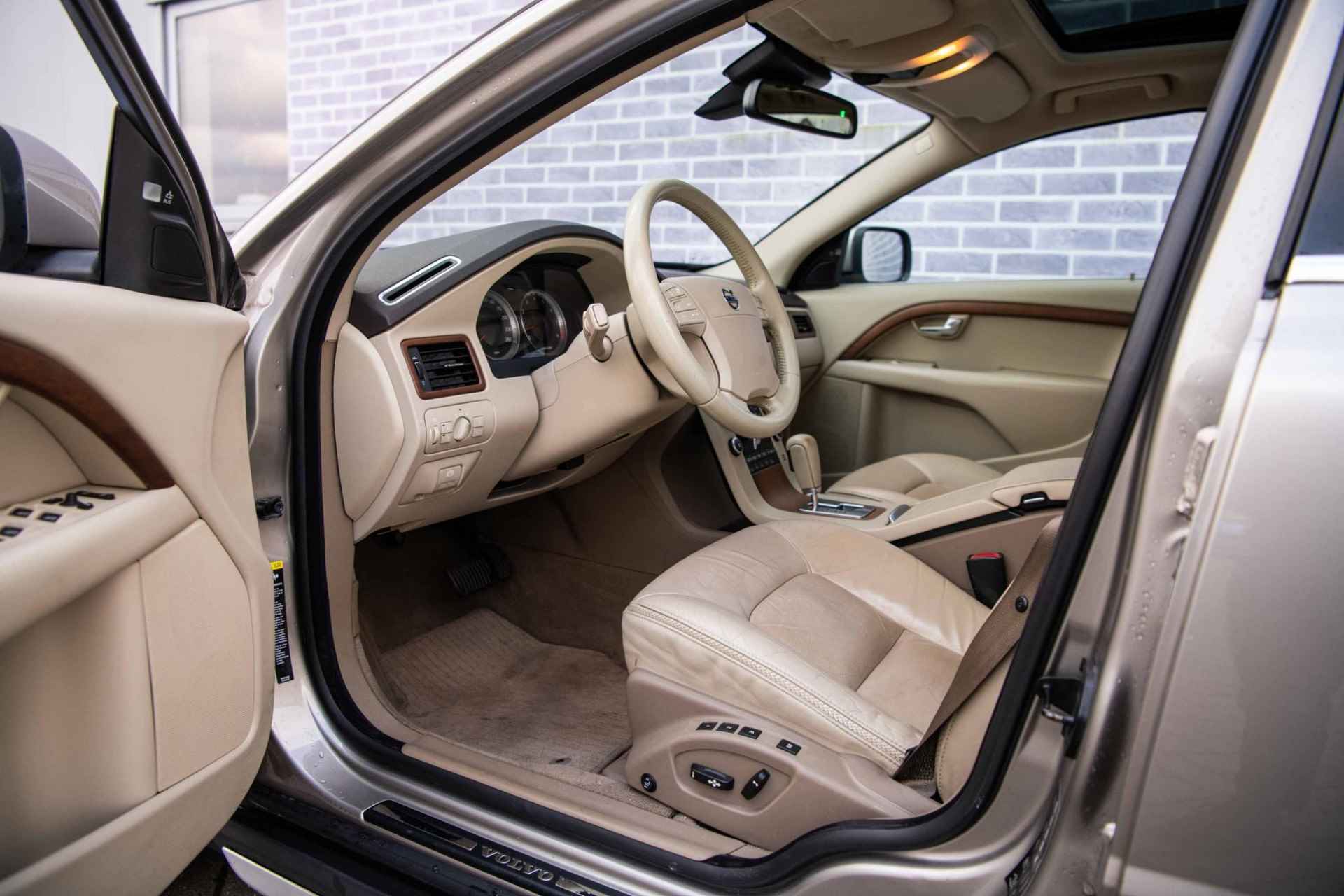 Volvo XC70 3.2 Summum | Trekhaak | Schuif/Kantel dak | Adaptive Cruise | BLIS | Parkeersensoren | Memory Seats | Leer | Stoelverwarming | - 11/34