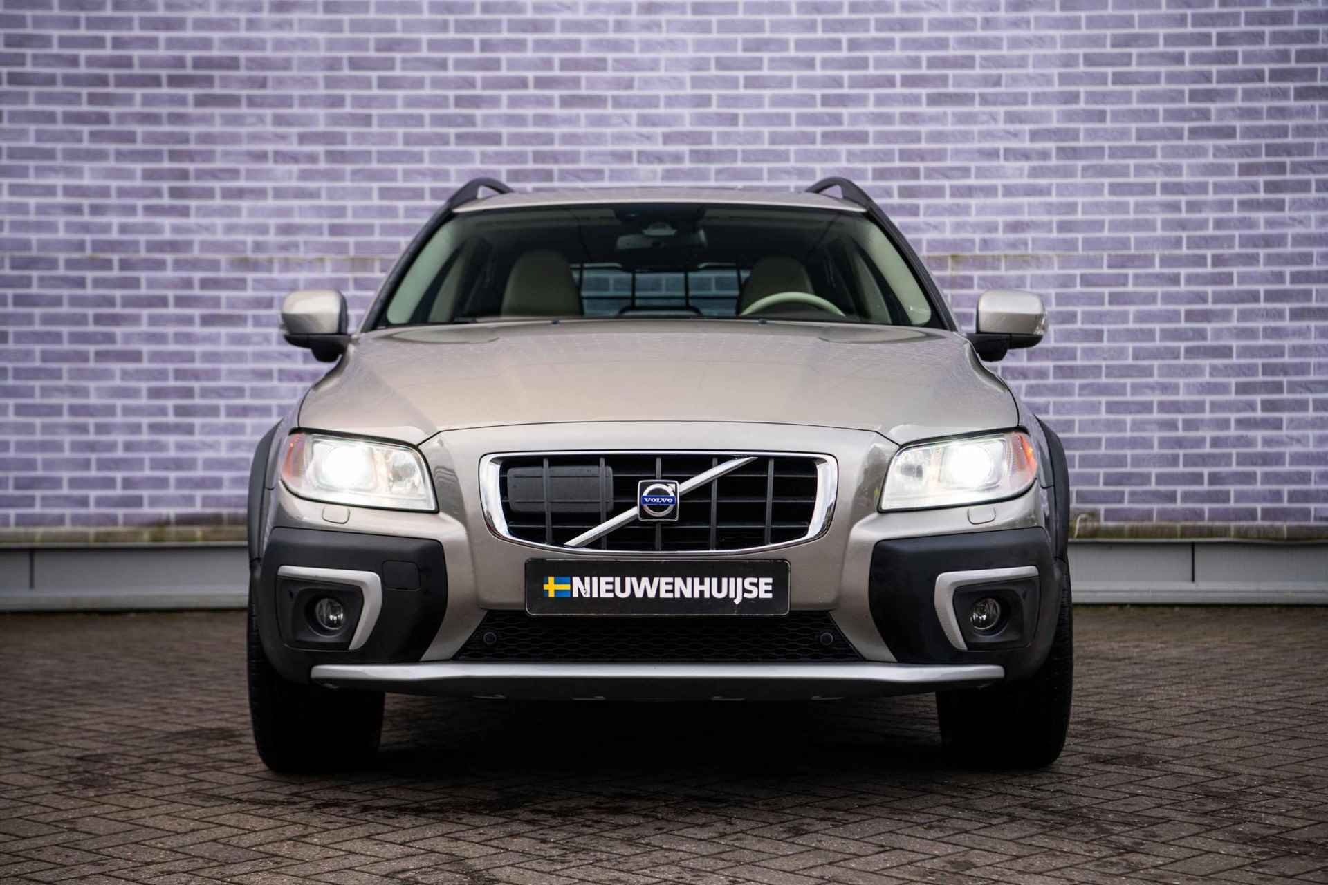 Volvo XC70 3.2 Summum | Trekhaak | Schuif/Kantel dak | Adaptive Cruise | BLIS | Parkeersensoren | Memory Seats | Leer | Stoelverwarming | - 12/34