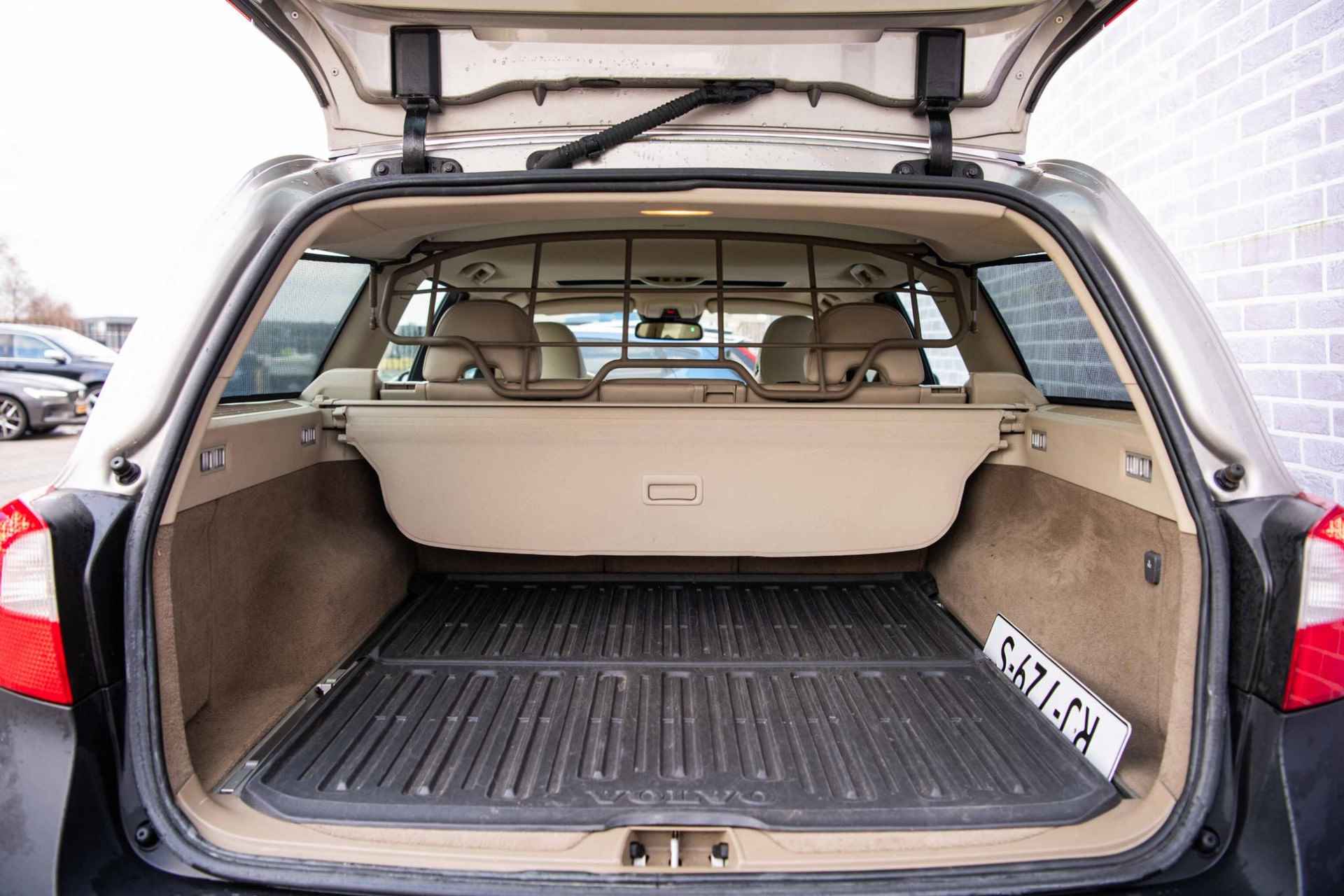 Volvo XC70 3.2 Summum | Trekhaak | Schuif/Kantel dak | Adaptive Cruise | BLIS | Parkeersensoren | Memory Seats | Leer | Stoelverwarming | - 30/34