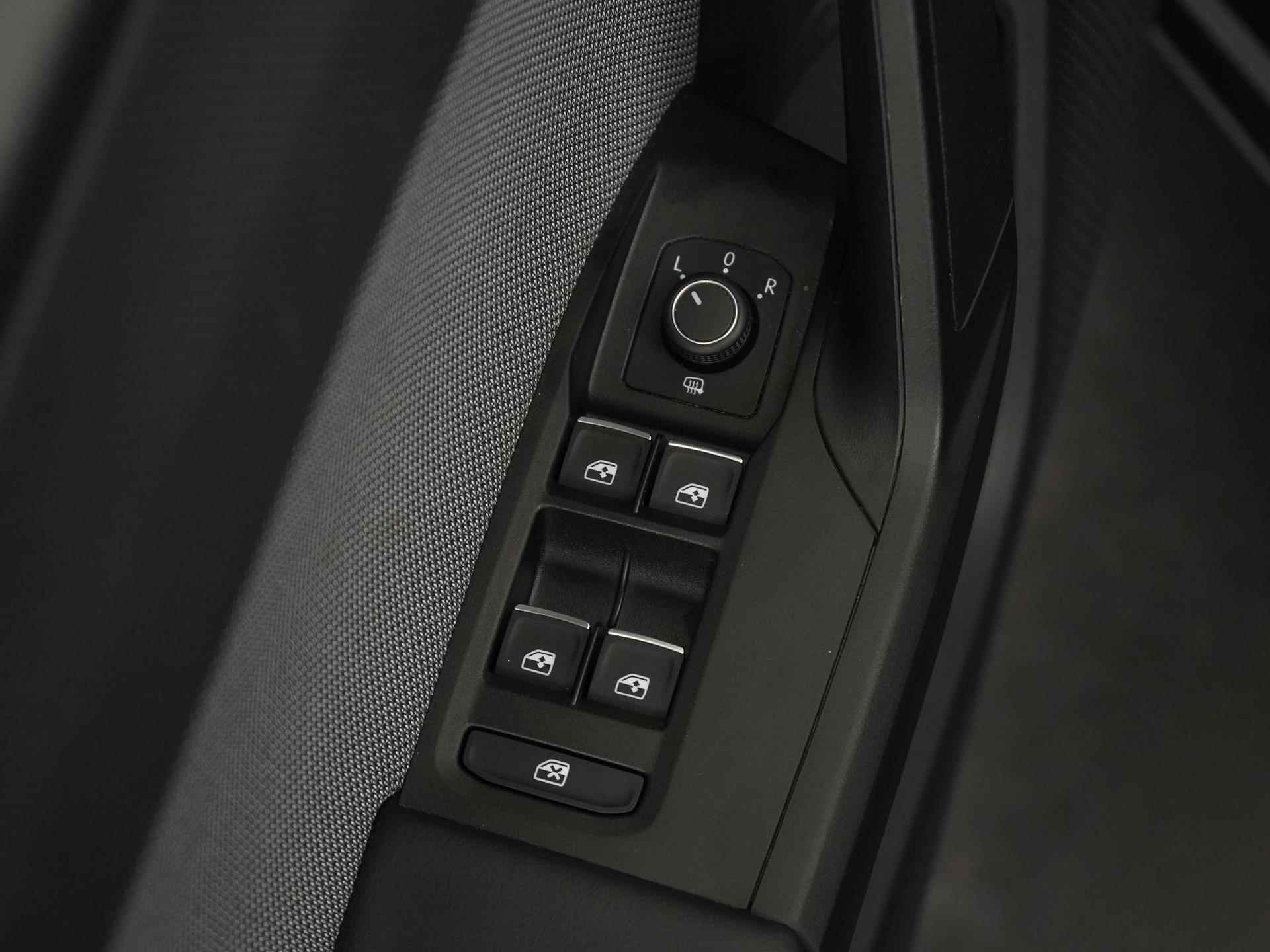 SEAT Leon Sportstourer 1.0 TSI Style | Digital Cockpit | Stoelverwarming | Beats Audio | Zondag Open! - 33/36