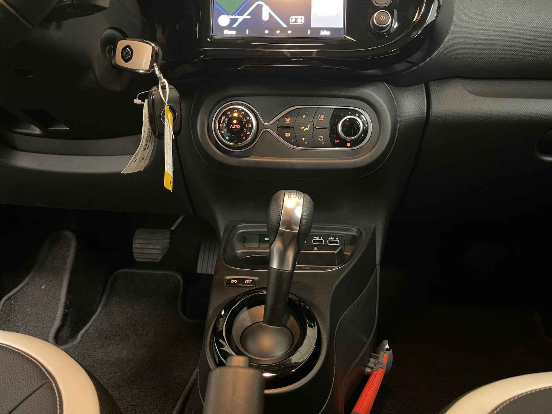 Renault Twingo Z.E. R80 E-Tech Série Limitée Urban Night 22 kWh Navi airco camera parkeersensoren apple carplay android auto lm velgen Stoelverwarming DIKSTE UITVOERING - 15/17