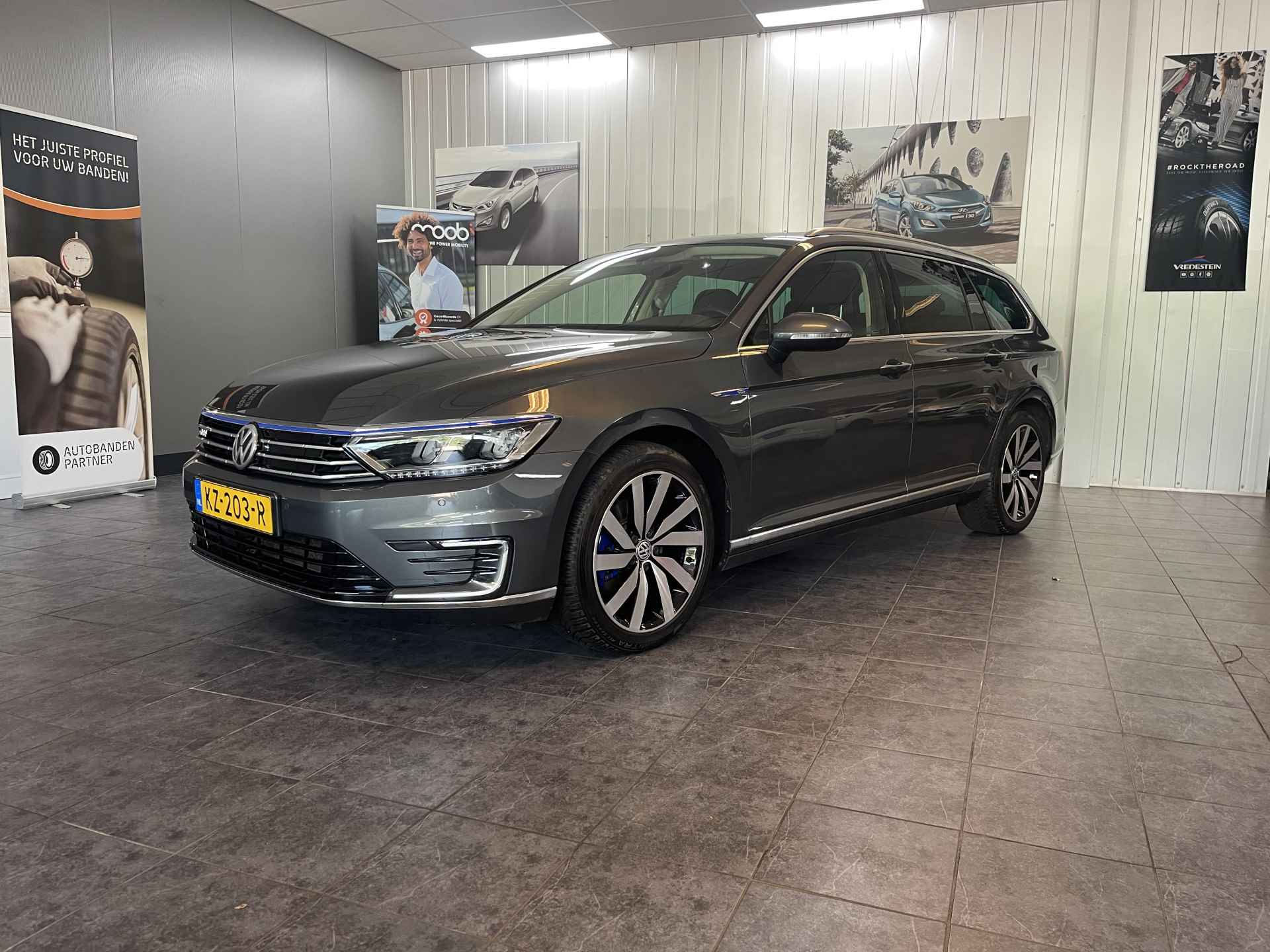 Volkswagen Passat Variant 1.4 TSI GTE Connected Series Trekhaak, Panorama dak, Climate control.