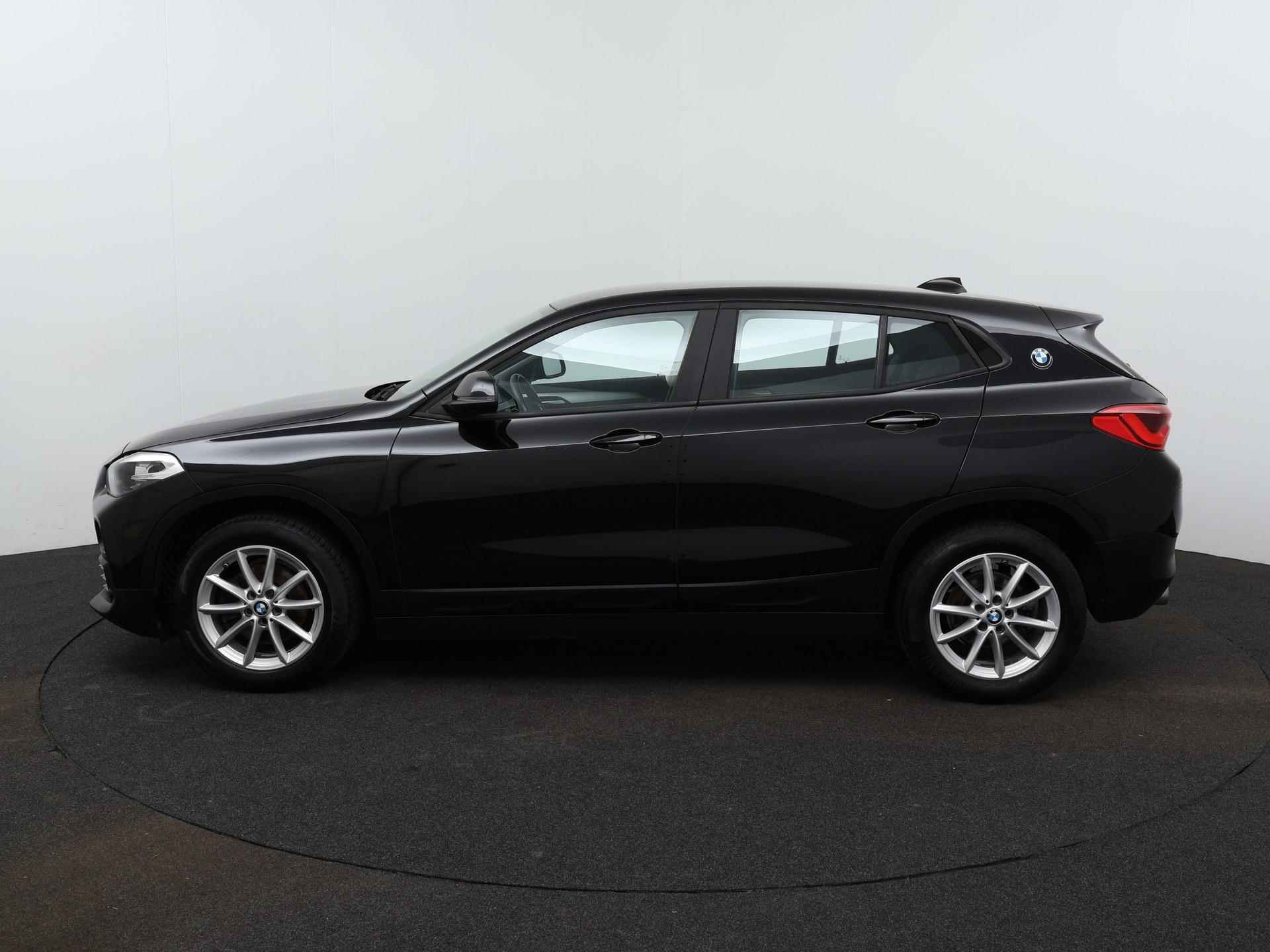 BMW X2 sDrive18i Executive | Climate control | Navigatie | Leder | LMV | Parkeer sensoren | - 3/21