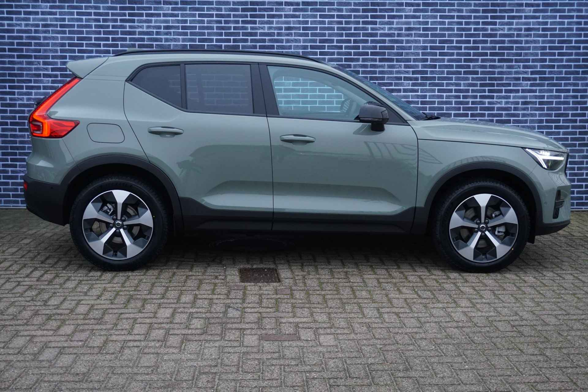 Volvo XC40 2.0 B4 Plus Dark | Panorama-Schuifdak | 360° Camera | Leder | Memory | All Season | - 11/34