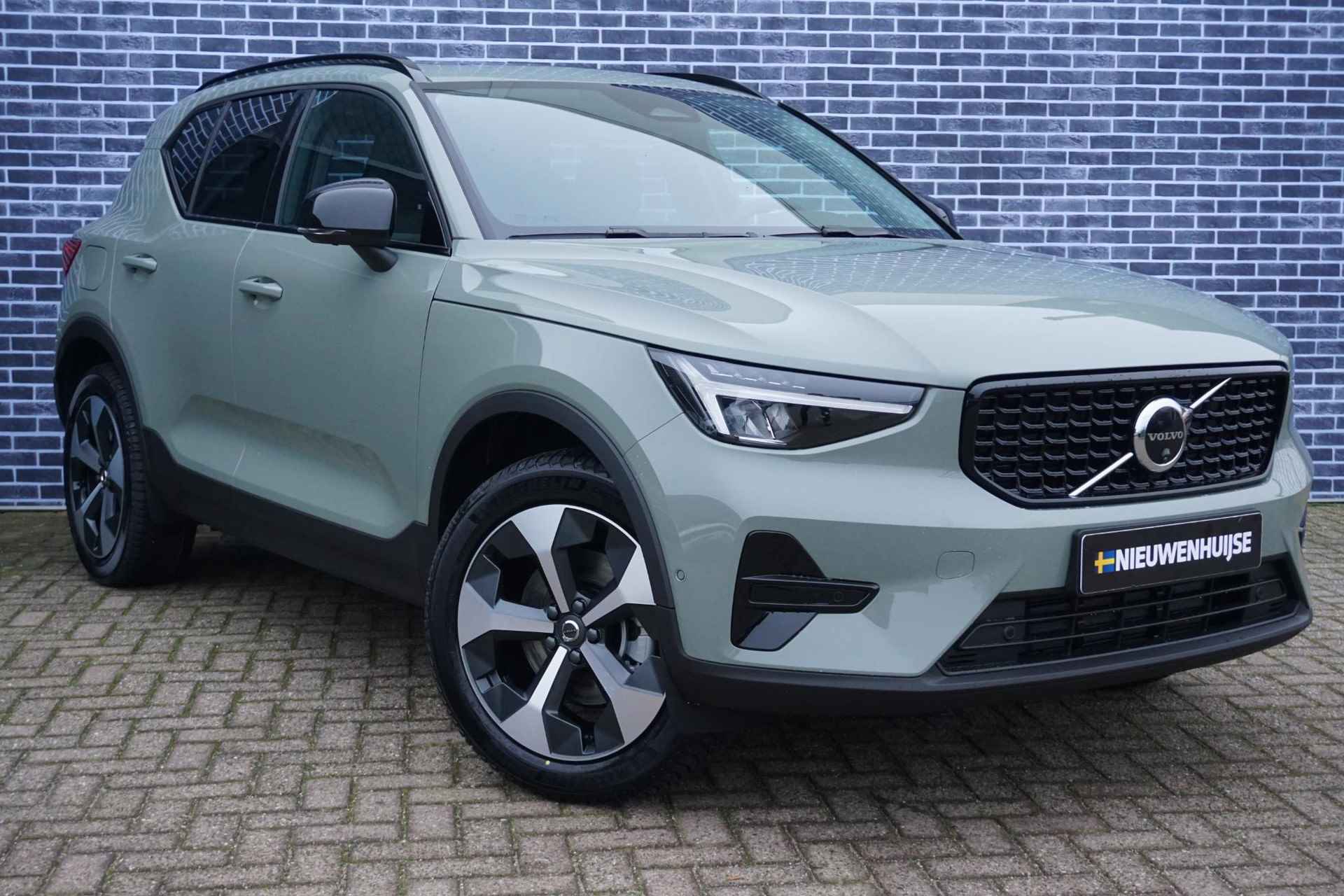 Volvo XC40 2.0 B4 Plus Dark | Panorama-Schuifdak | 360° Camera | Leder | Memory | All Season | - 21/34