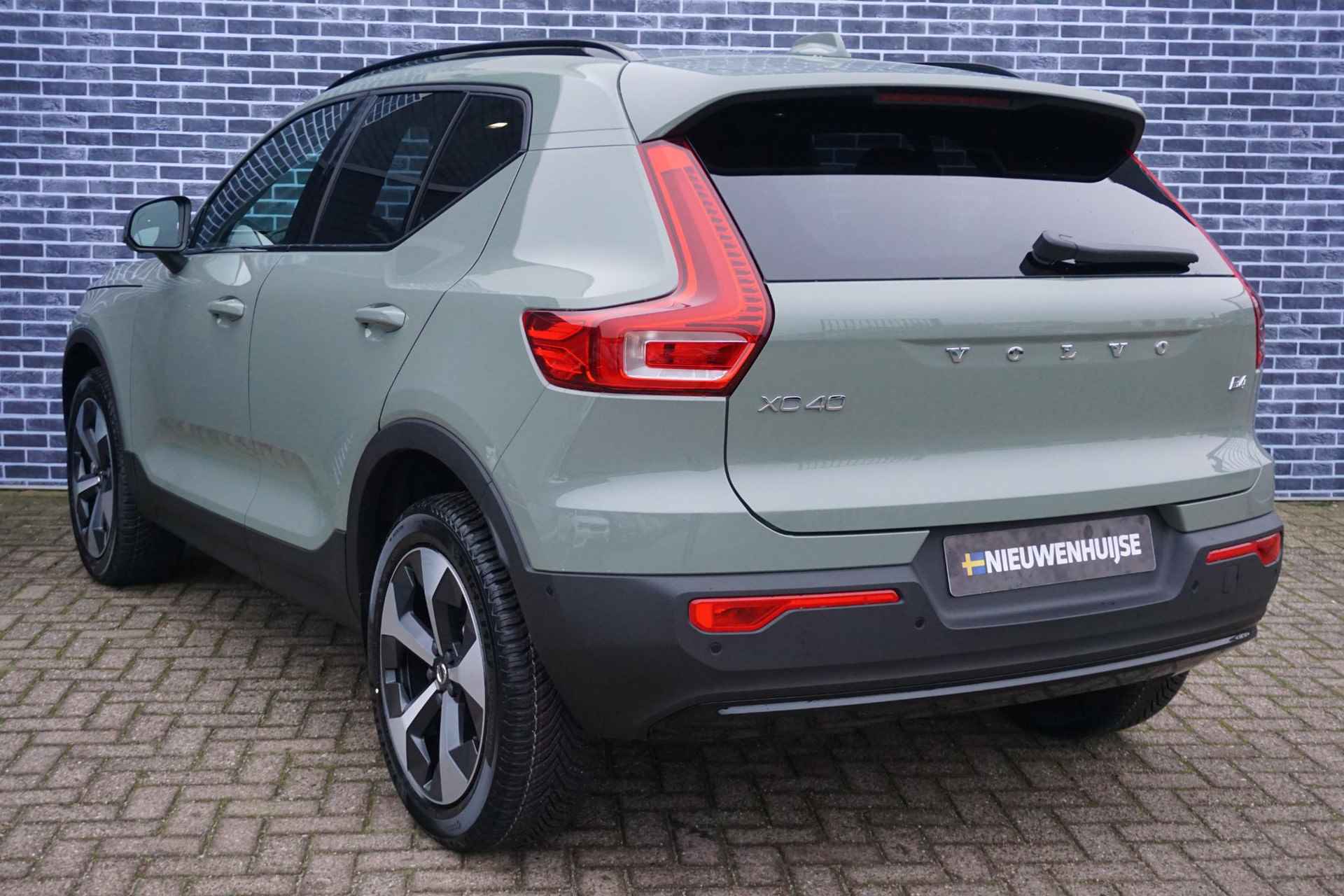 Volvo XC40 2.0 B4 Plus Dark | Panorama-Schuifdak | 360° Camera | Leder | Memory | All Season | - 34/34