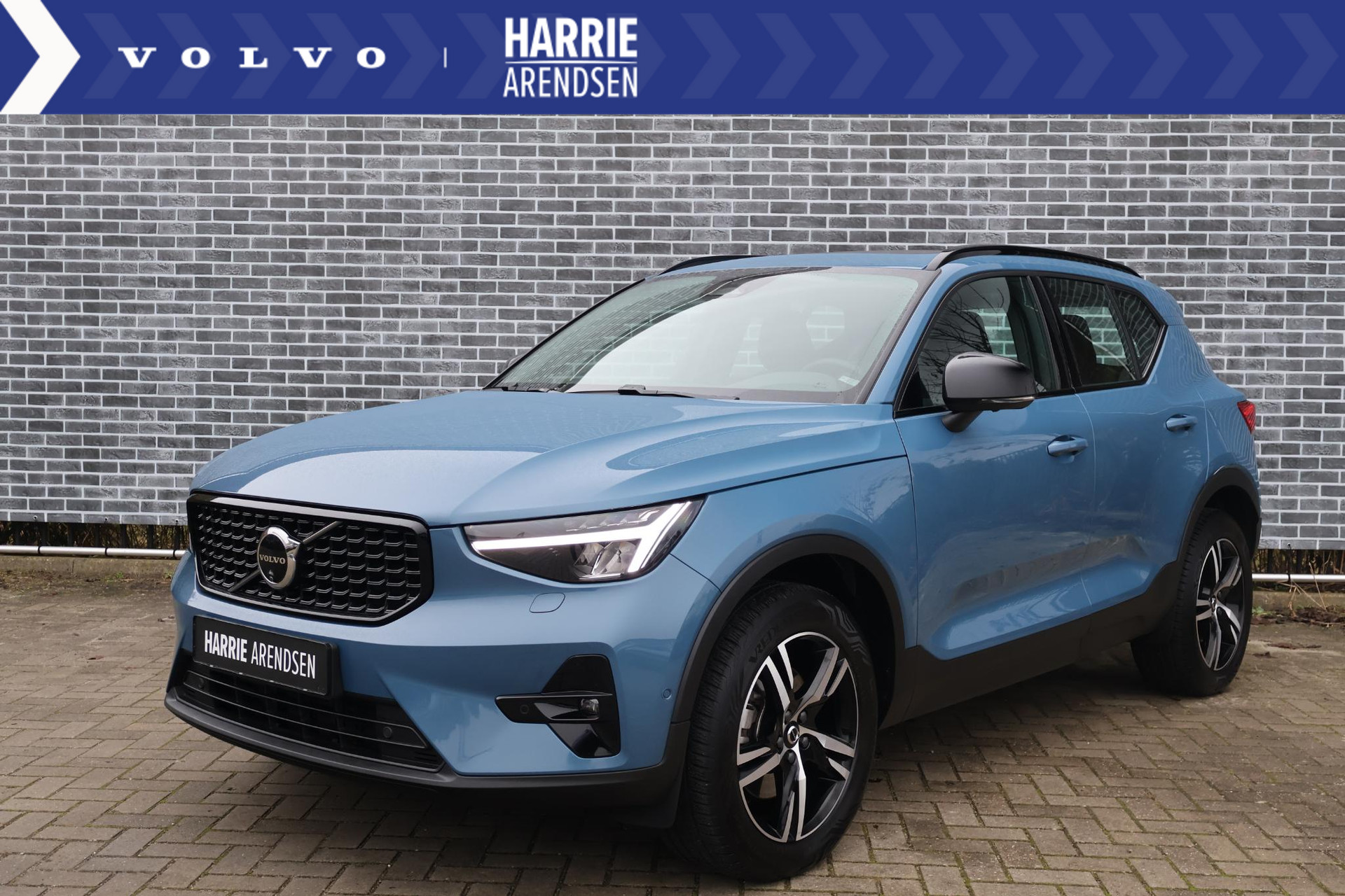 Volvo XC40 2.0 B3 Plus Dark | Trekhaak | Adaptive Cruise Control | Harman/Kardon audio | Elektrische stoelverstelling | Stoel- en stuurverwarming | Verwarmde Voorruit |