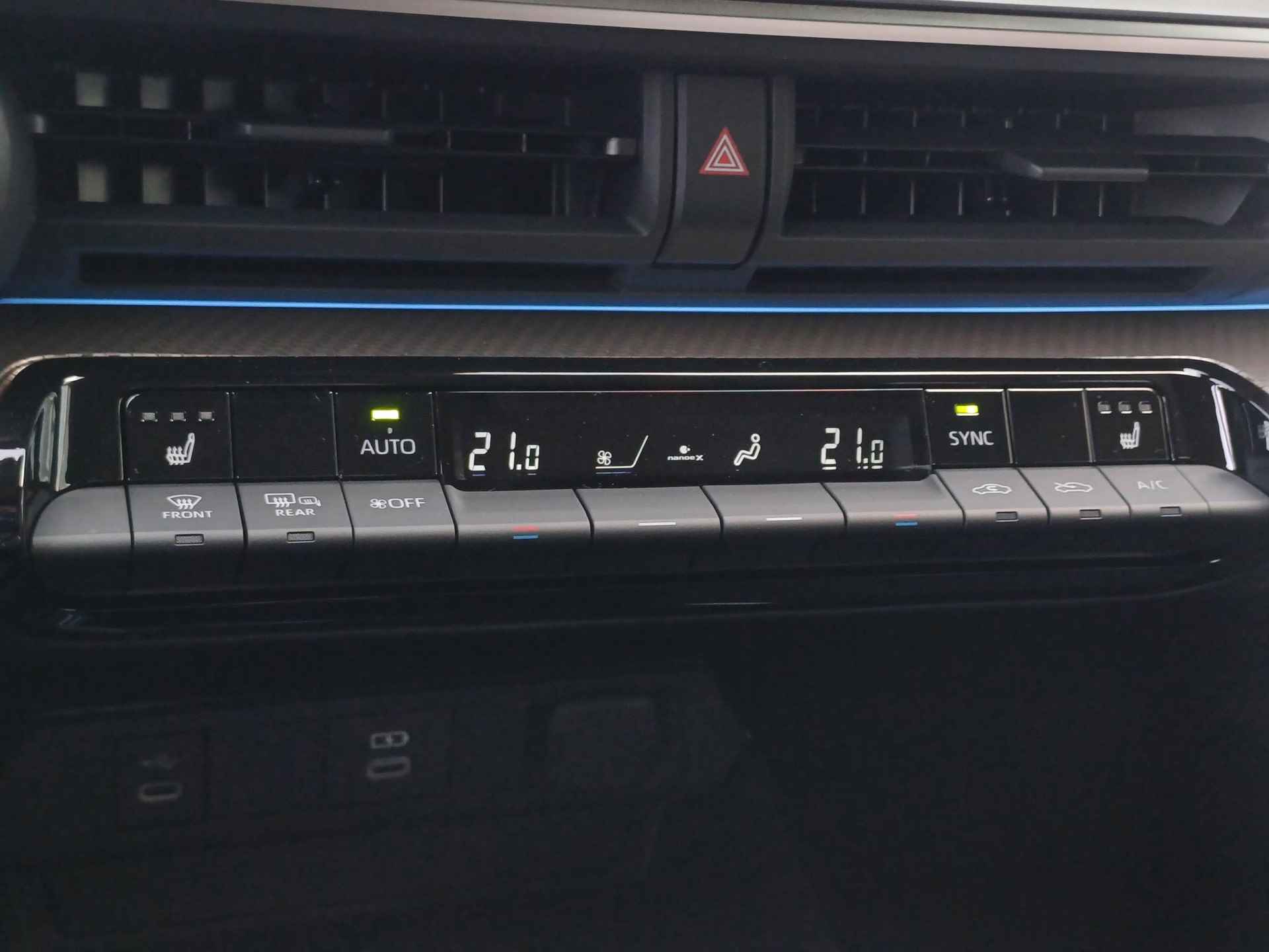 Toyota Prius 2.0 Plug-in Executive - 29/39