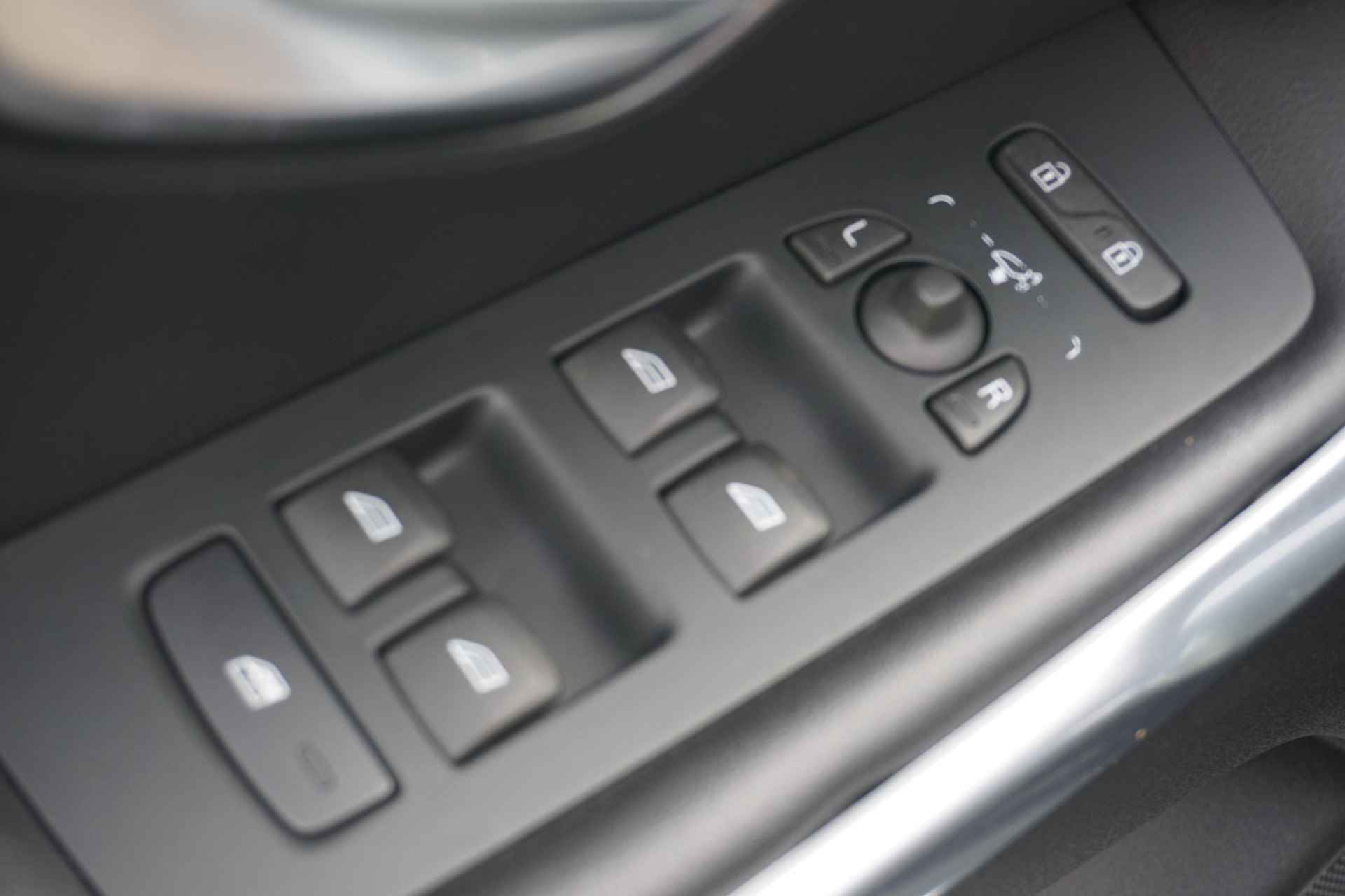 Volvo V40 1.5 T2 R-Design 120PK! | Bi-Xenon | Cruise control | Climate | verwarmde voorstoelen | stand kachel | High performance audio | verwarmde voorruit | - 11/32