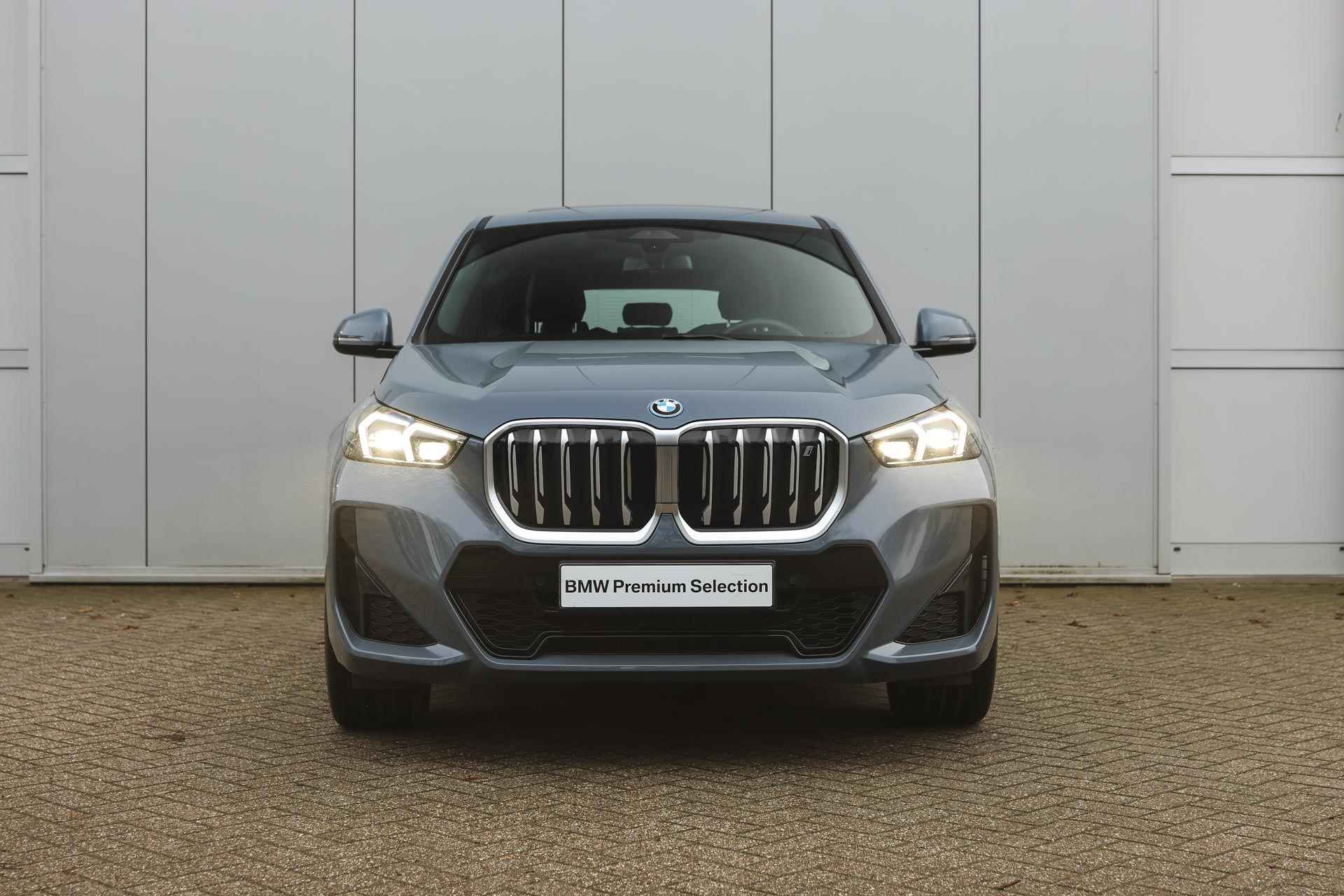 BMW iX1 xDrive30 M Sport / Panoramadak / Adaptieve LED / Adaptief M Onderstel / Comfort Access / Stuurverwarming / Parking Assistant - 7/32