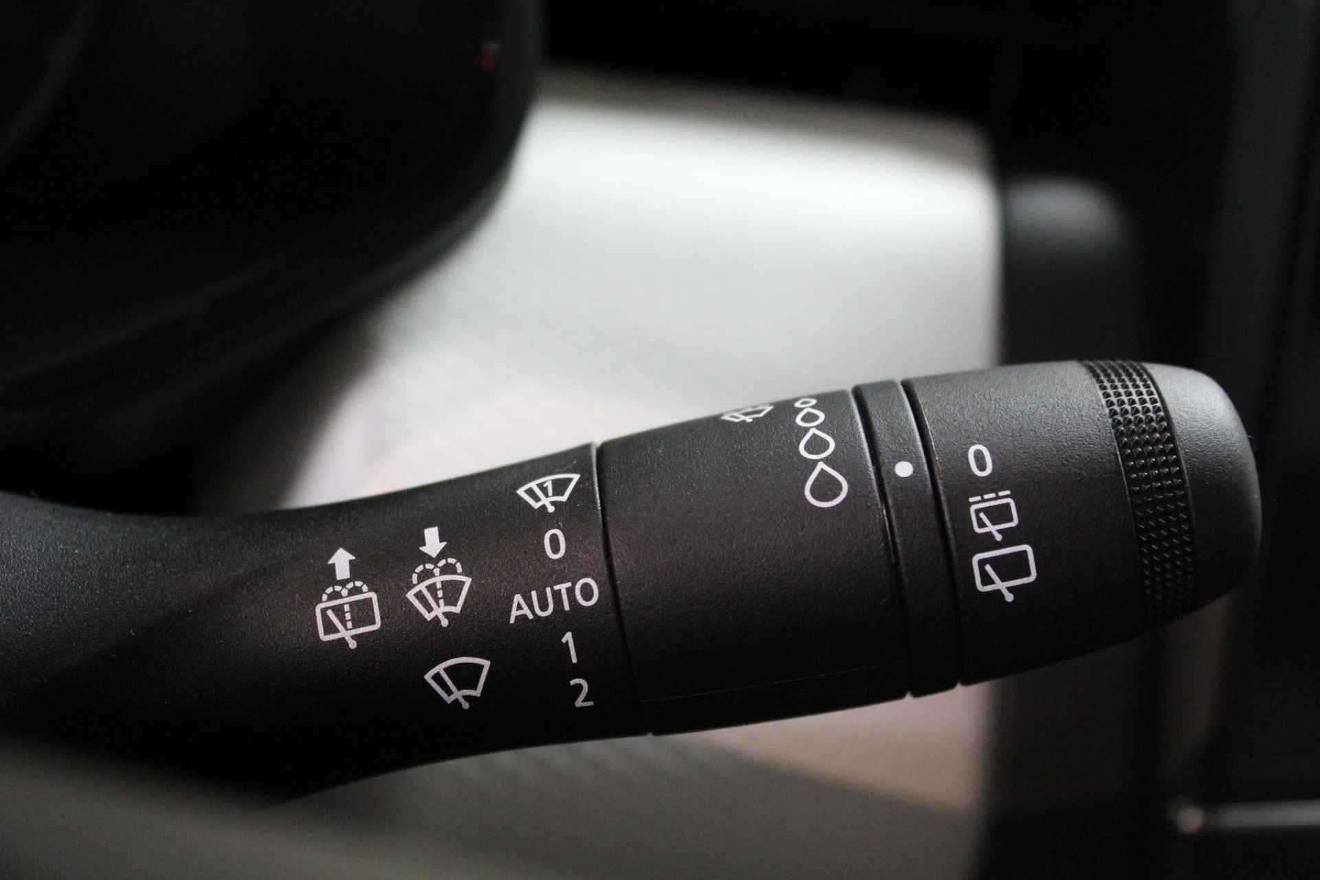 Renault Clio 1.0 TCe 90 Techno / Rondomzichtcamera / Apple Car Play & Android Auto / Armsteun voor / Parkeersensoren voor + achter / Metaalkleur / Cruise control / DAB / Automatische airco / Keyless / Kunstlederen - stof bekleding / LED / Navigatiesysteem - 11/41