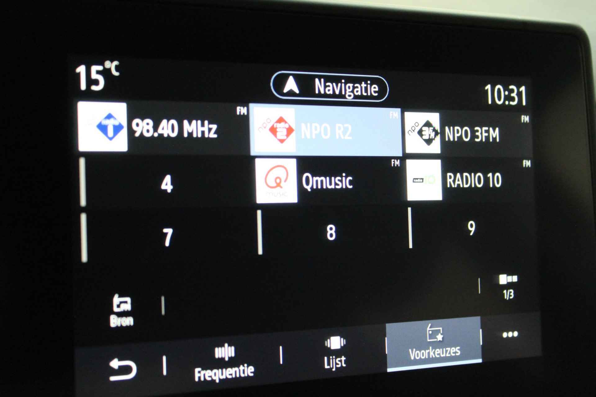 Renault Clio 1.0 TCe 90 Techno / Rondomzichtcamera / Apple Car Play & Android Auto / Armsteun voor / Parkeersensoren voor + achter / Metaalkleur / Cruise control / DAB / Automatische airco / Keyless / Kunstlederen - stof bekleding / LED / Navigatiesysteem - 39/41