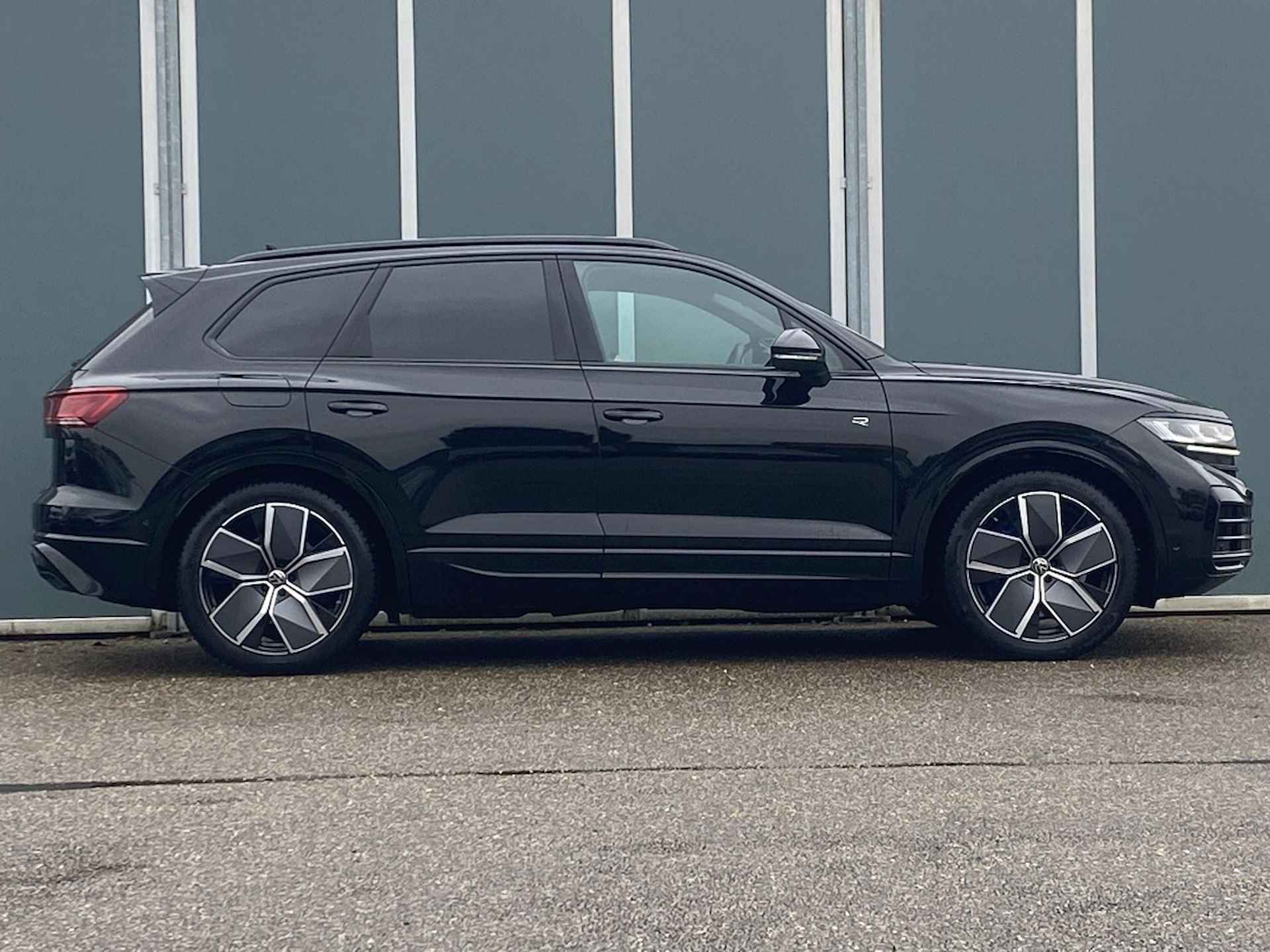 Volkswagen Touareg  3.0 V6 TSI eHybrid R 4Motion 463pk | Night Vision | NW Model - 34/41