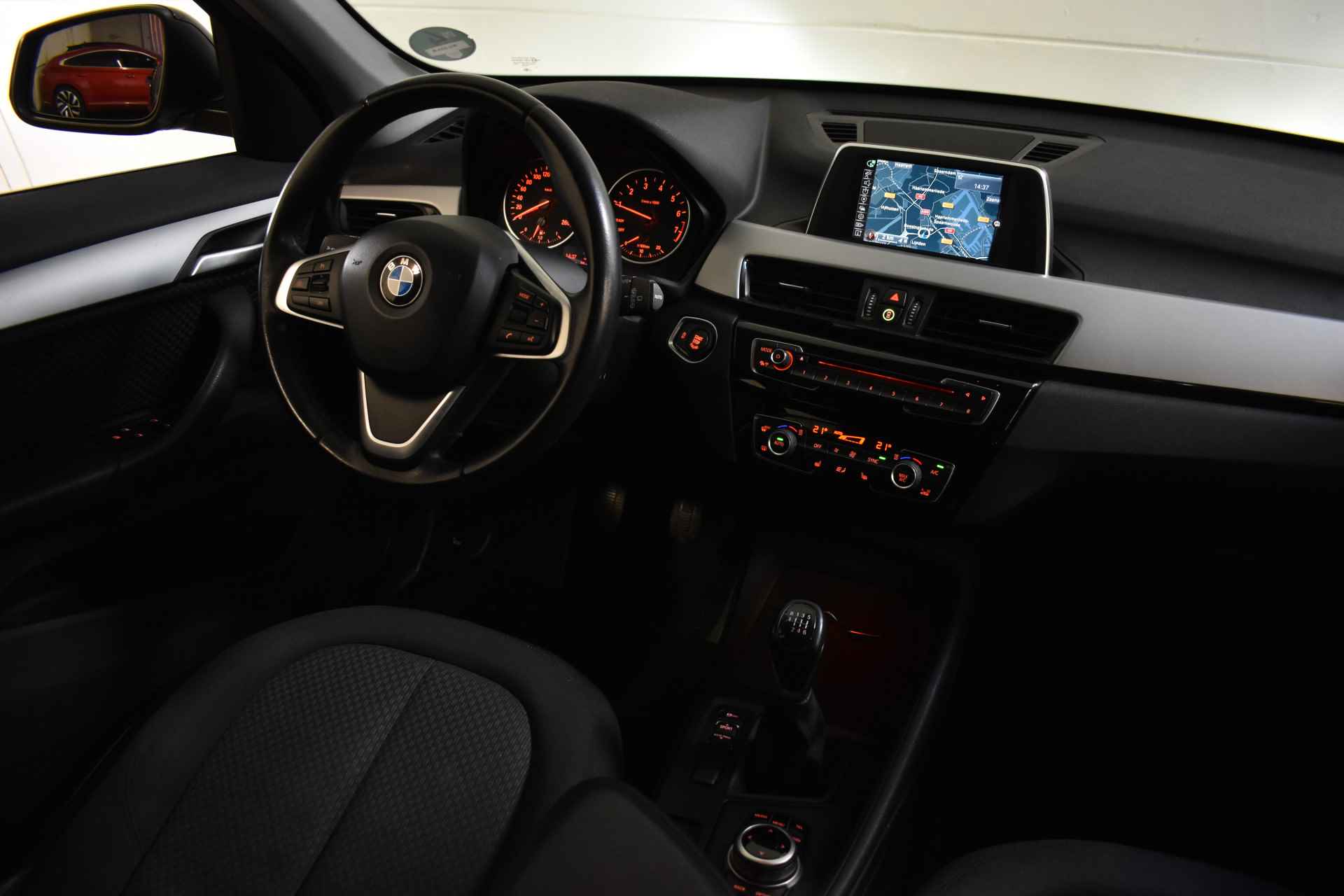 BMW X1 sDrive18i CENTENNIAL EXECUTIVE NAVI/CC/STOELVERW. - 2/25