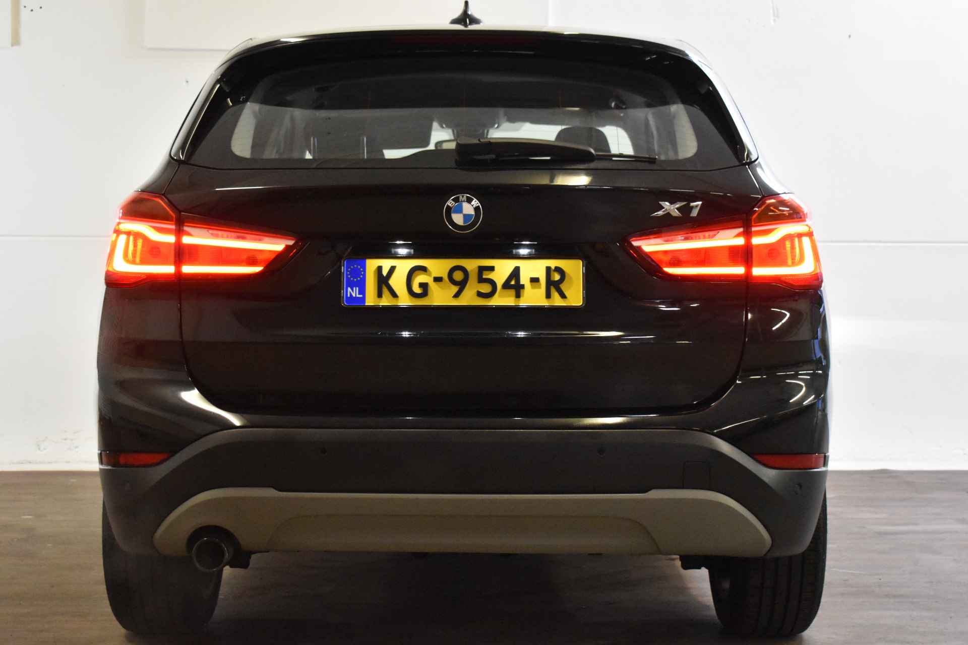 BMW X1 sDrive18i CENTENNIAL EXECUTIVE NAVI/CC/STOELVERW. - 9/25